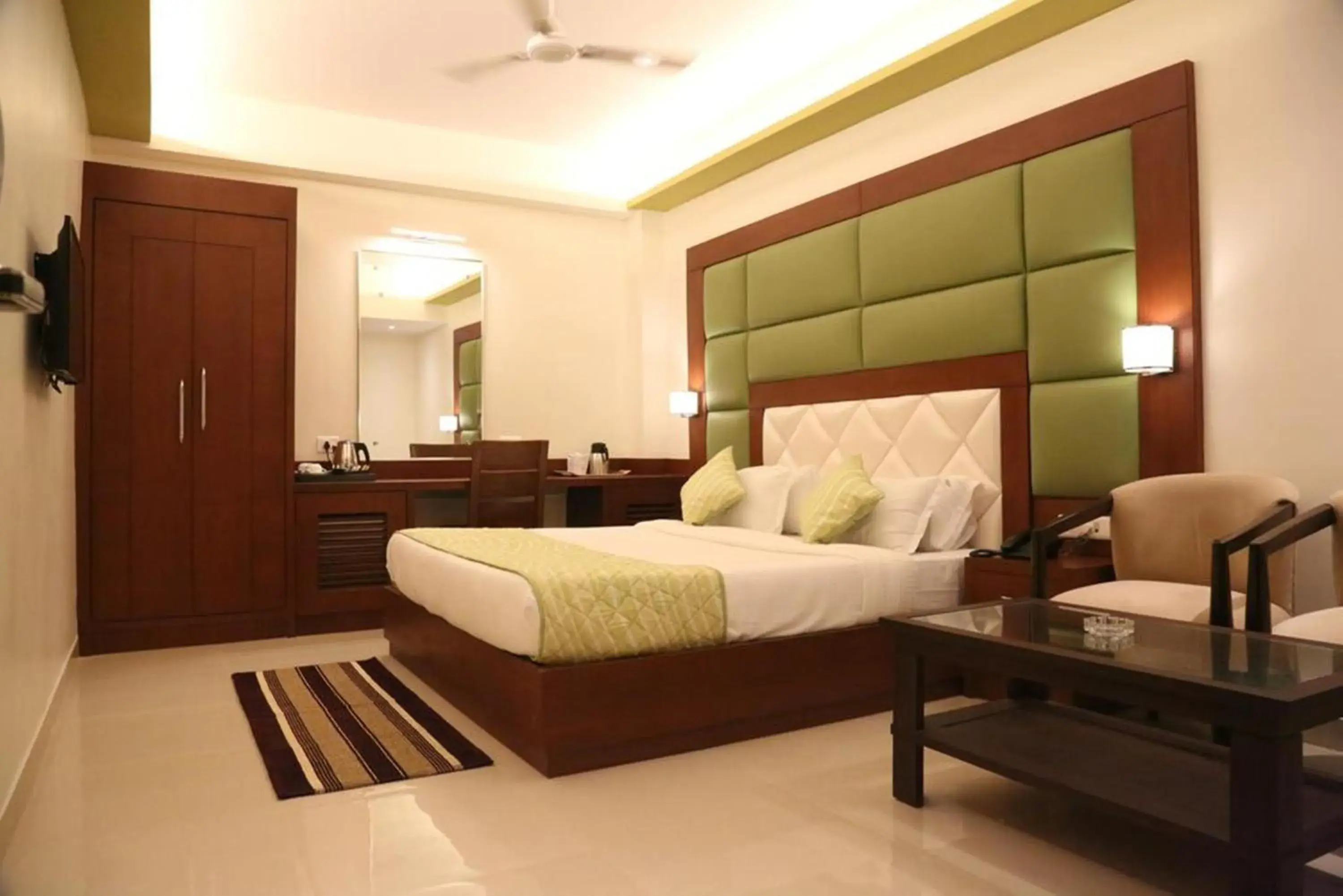 Bed in Hotel Varanasi Inn Bed in Hotel Varanasi Inn