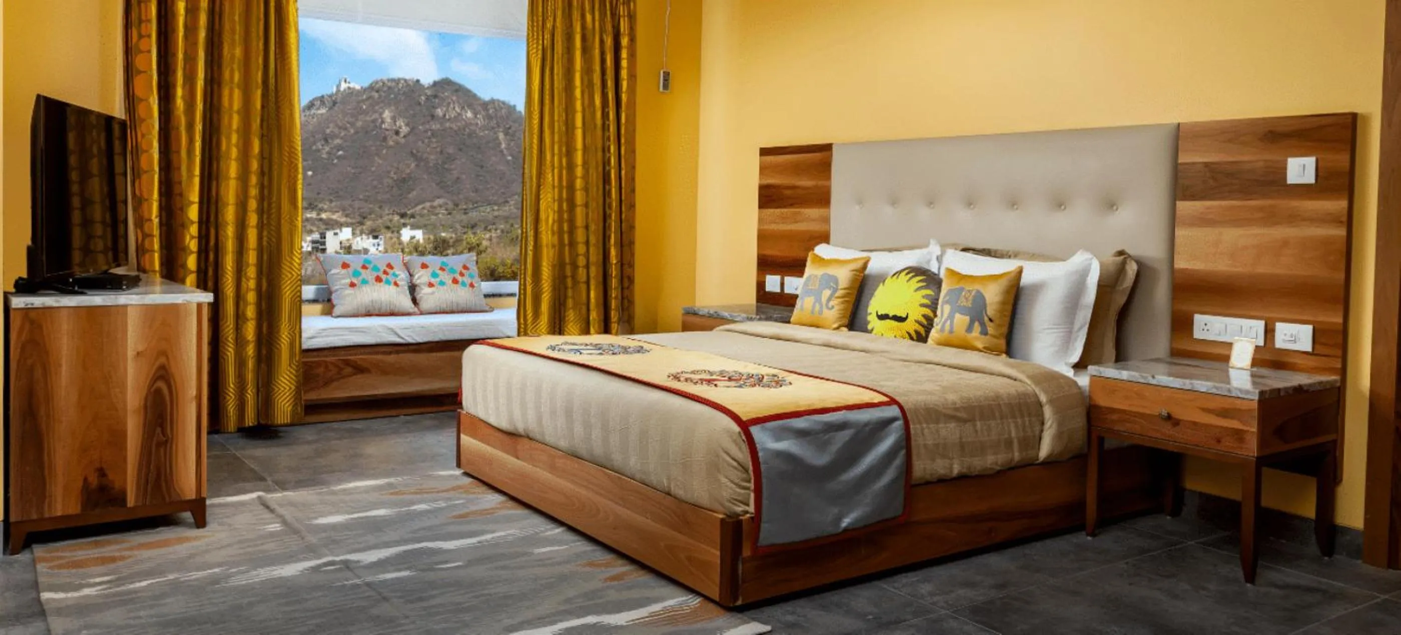 Bedroom, Bed in juSTa Luxe Sajjangarh Resort & Spa, Udaipur