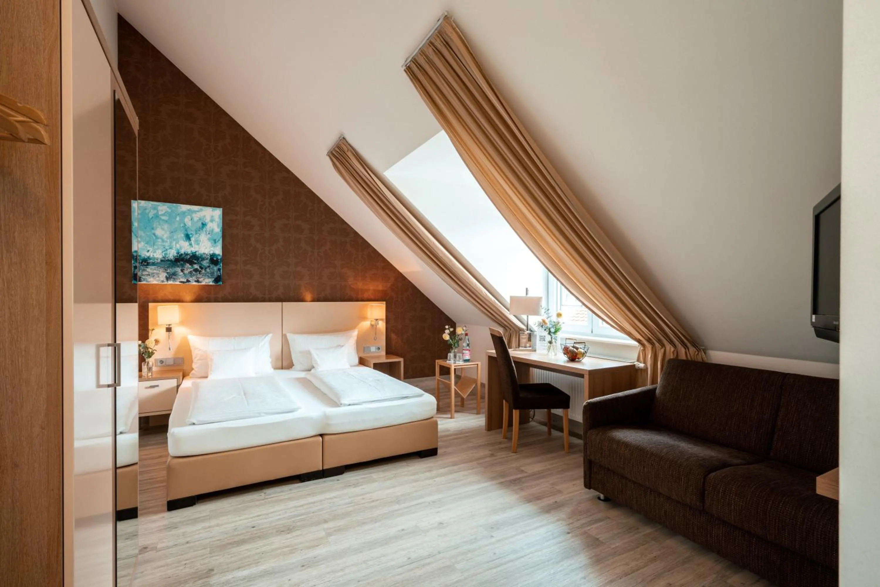 room service, Bed in Weinhotel Wasem