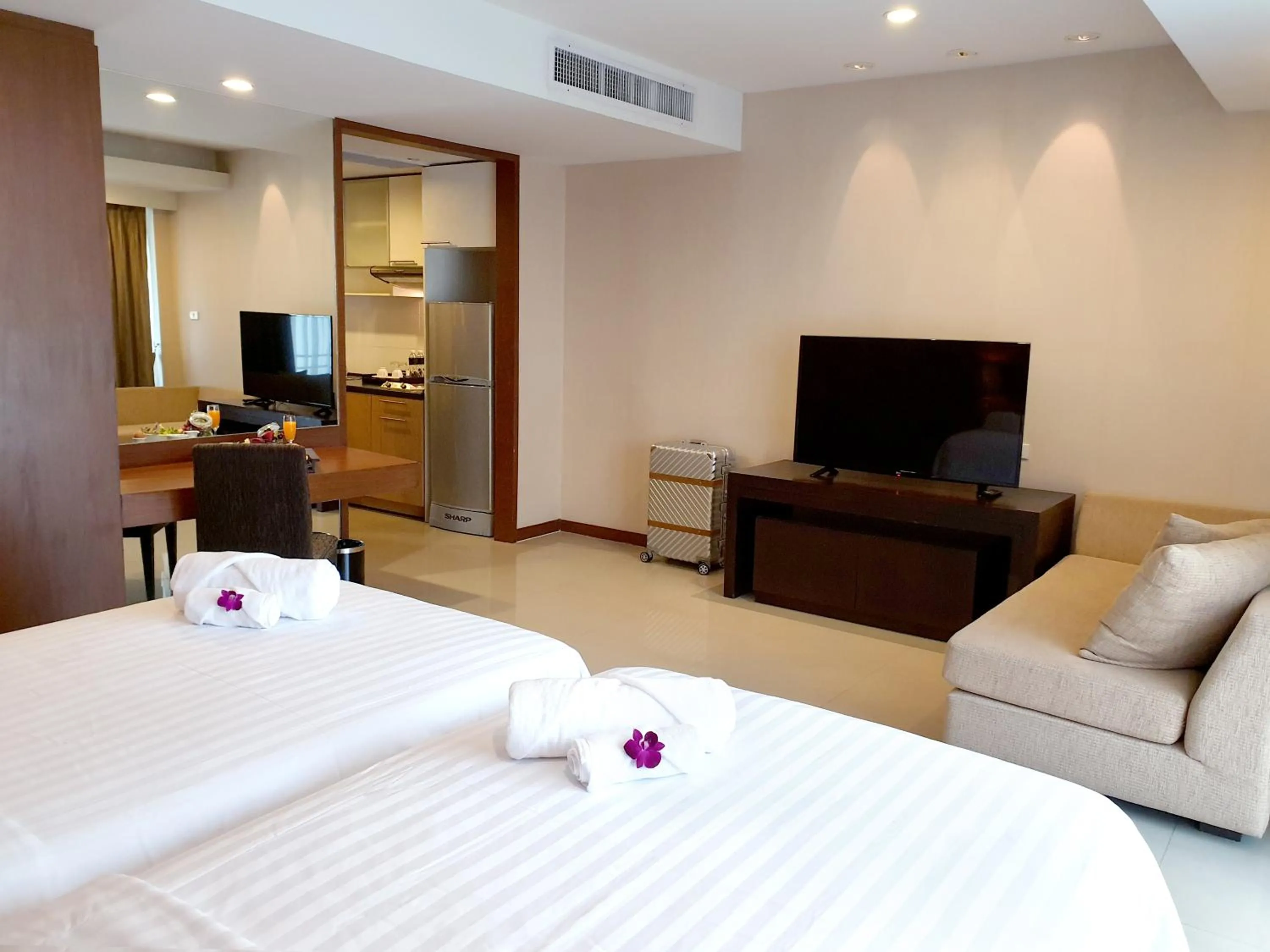Bedroom, Bed in FuramaXclusive Sathorn, Bangkok