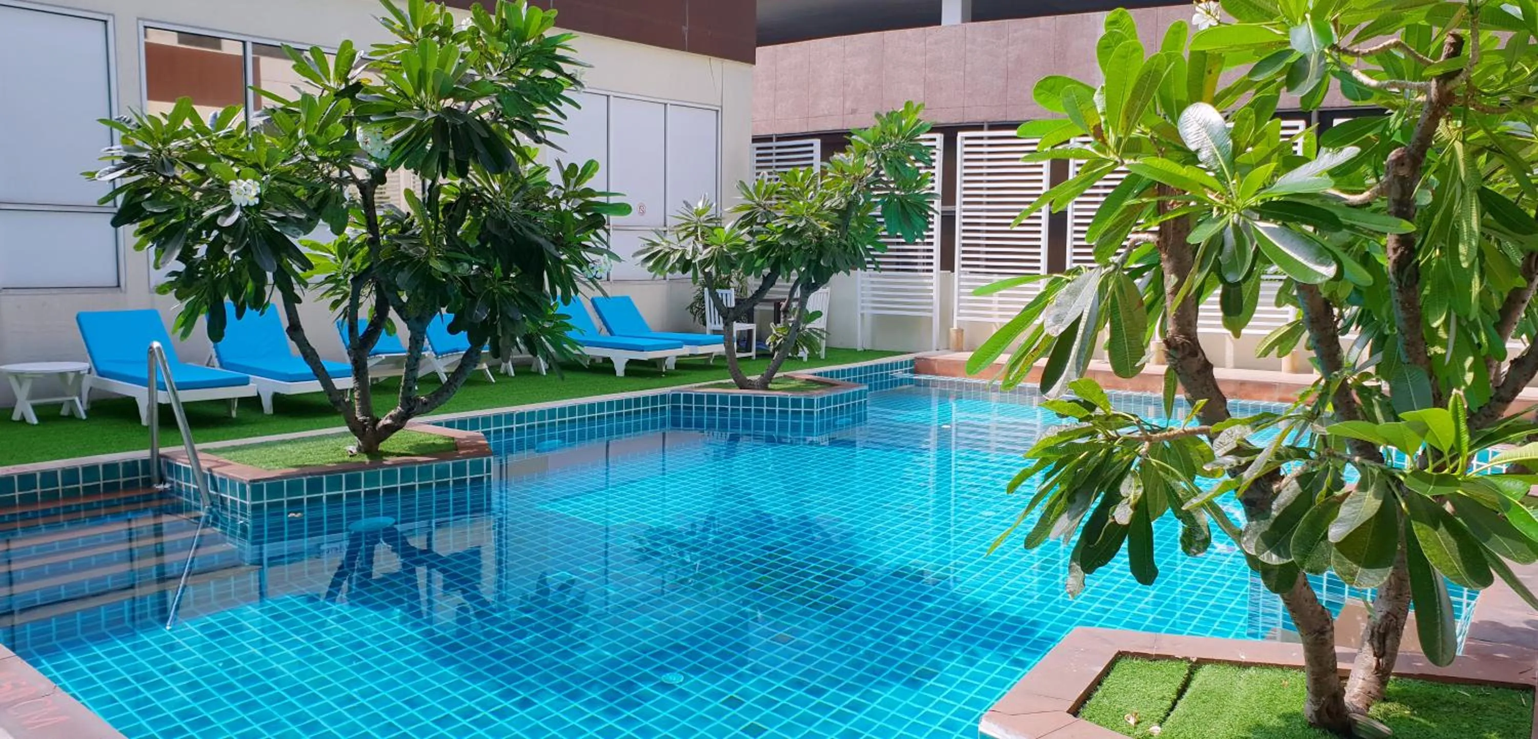 Swimming pool in FuramaXclusive Sathorn, Bangkok