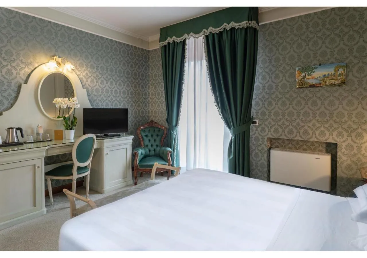 Bed in Phi Hotel Canalgrande