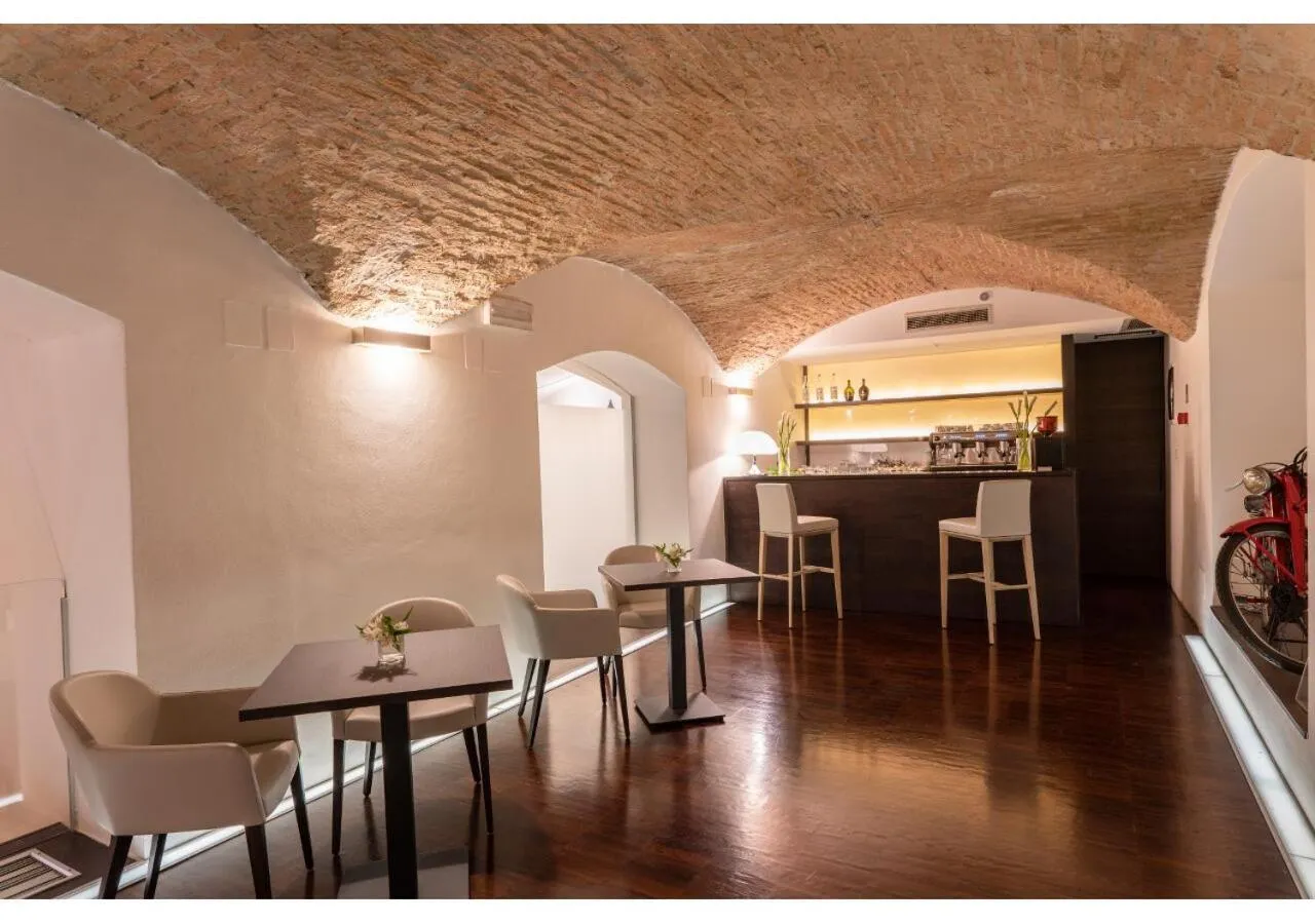 Restaurant/places to eat in Phi Hotel Canalgrande