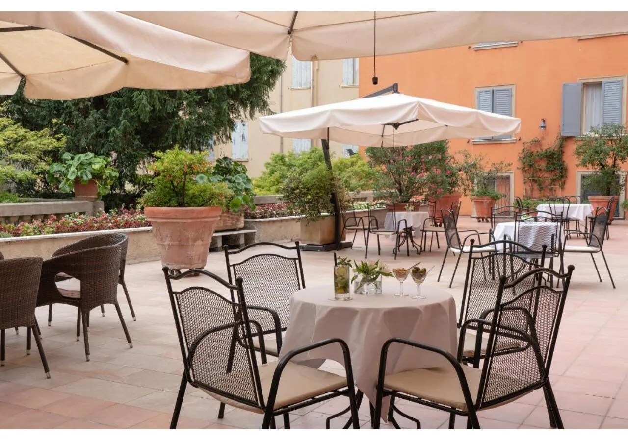 Patio in Phi Hotel Canalgrande