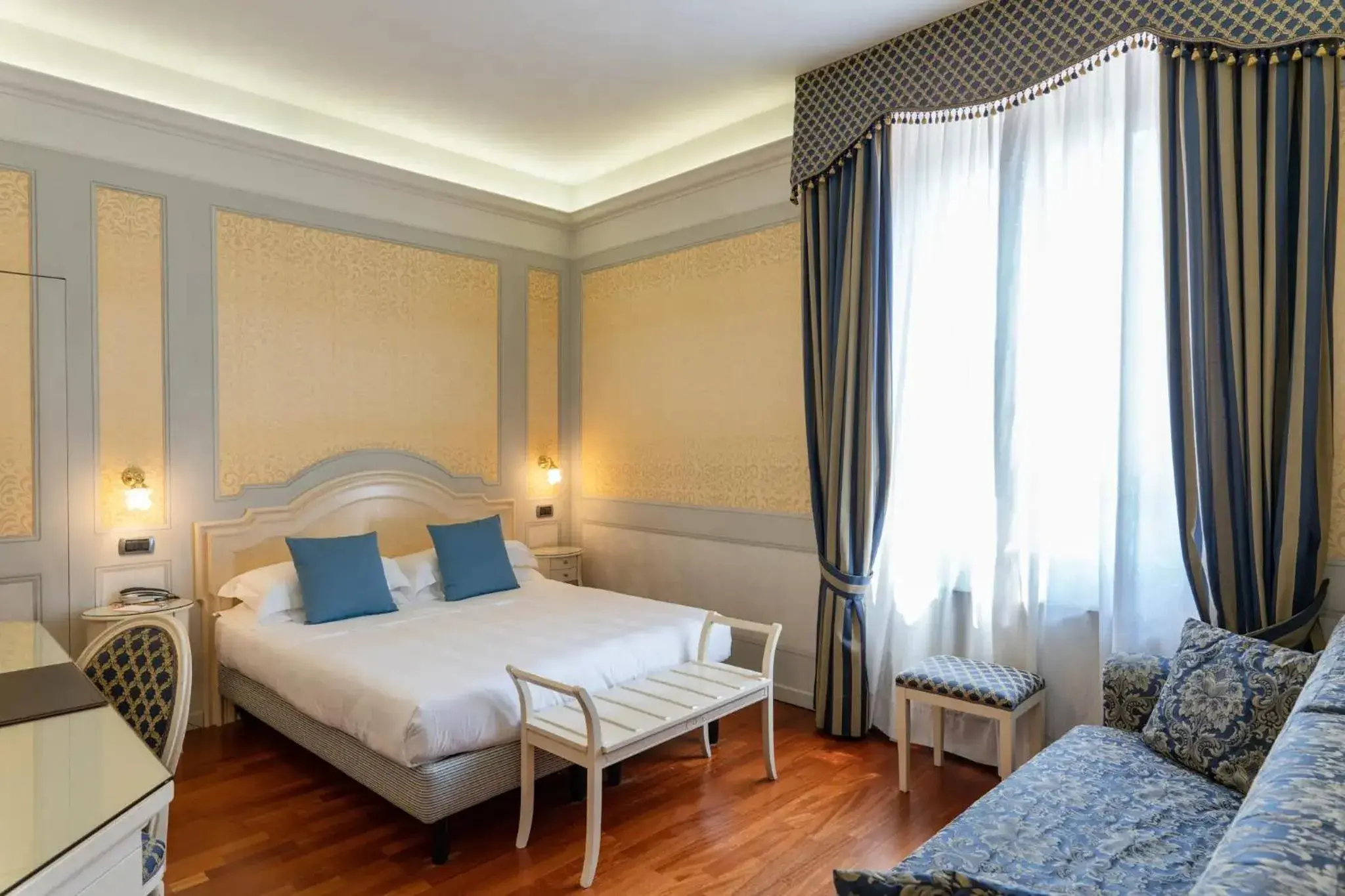 Deluxe Room in Phi Hotel Canalgrande Deluxe Room in Phi Hotel Canalgrande