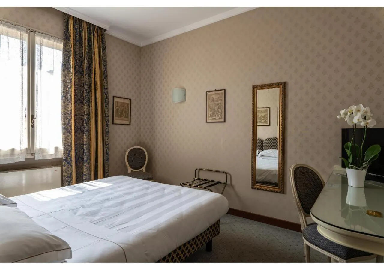 Photo of the whole room, Bed in Phi Hotel Canalgrande