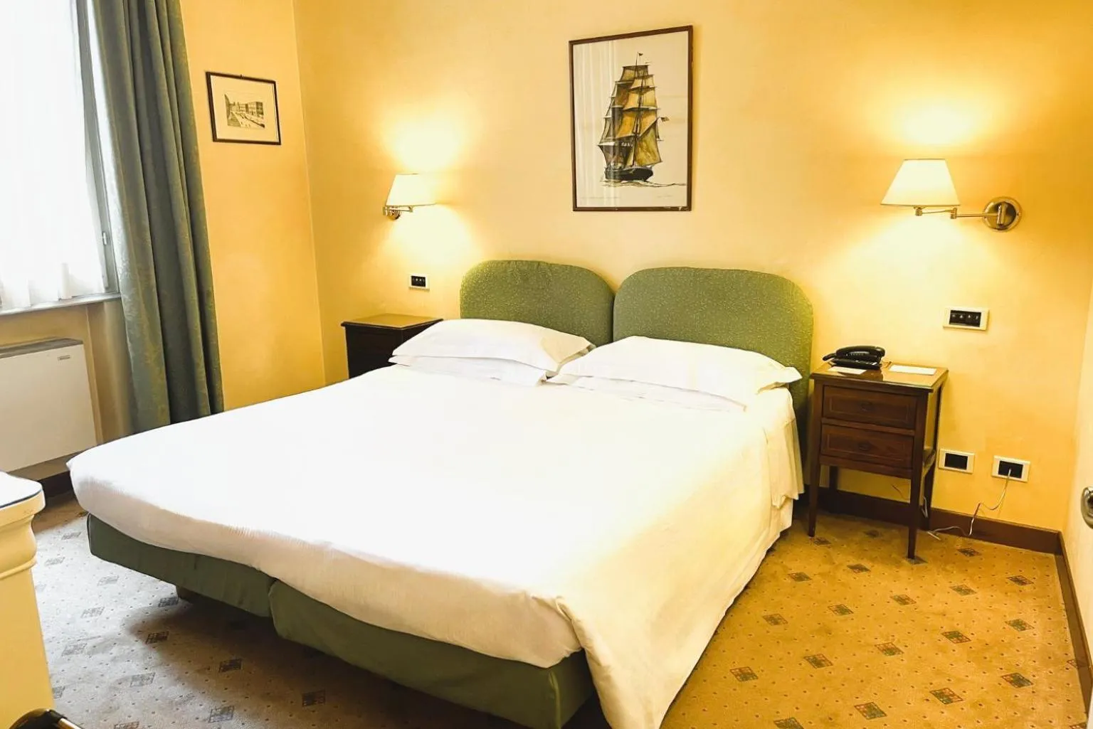 Photo of the whole room, Bed in Phi Hotel Canalgrande