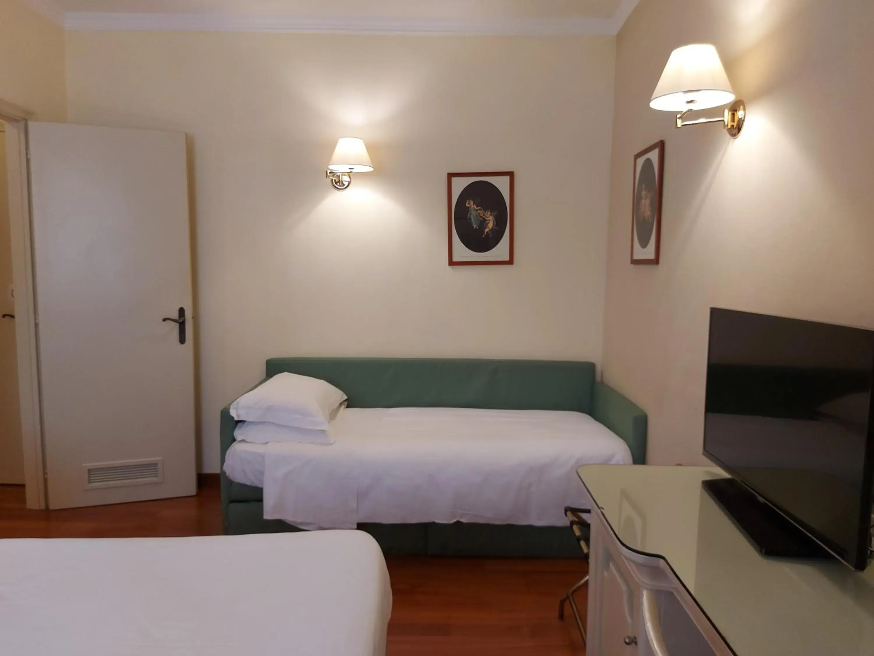 Bed in PHI Hotel Canalgrande Bed in PHI Hotel Canalgrande