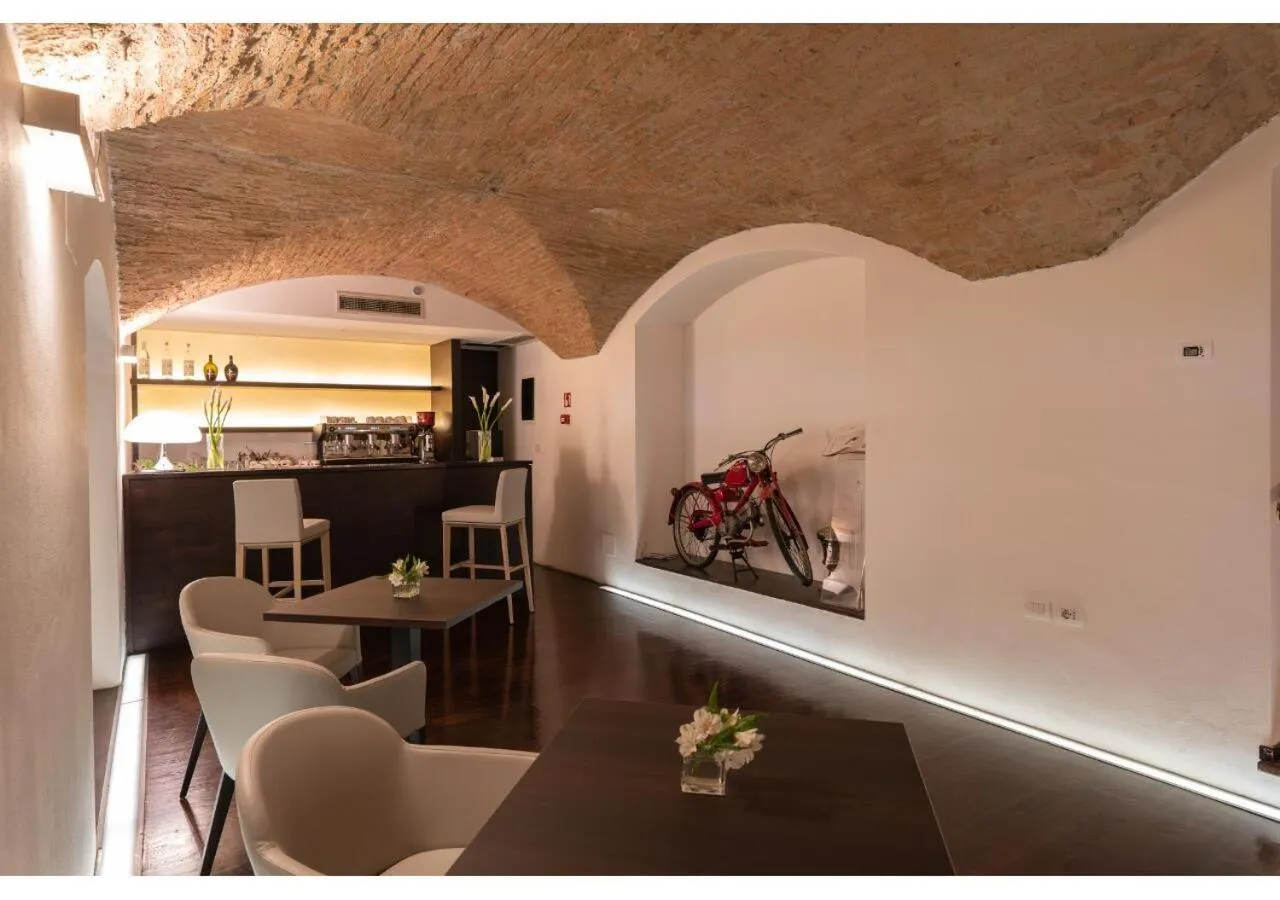 Restaurant/places to eat in Phi Hotel Canalgrande