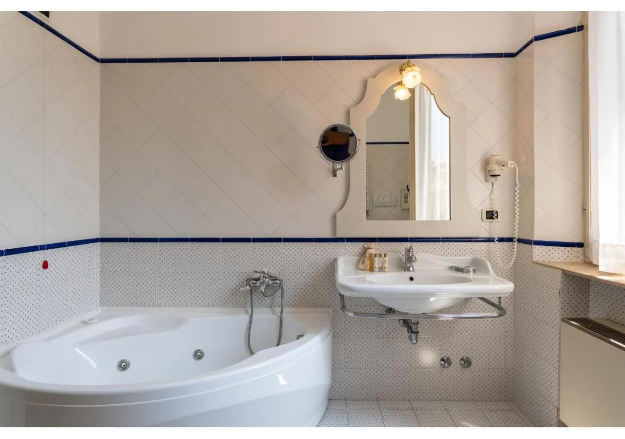 Bathroom in Phi Hotel Canalgrande