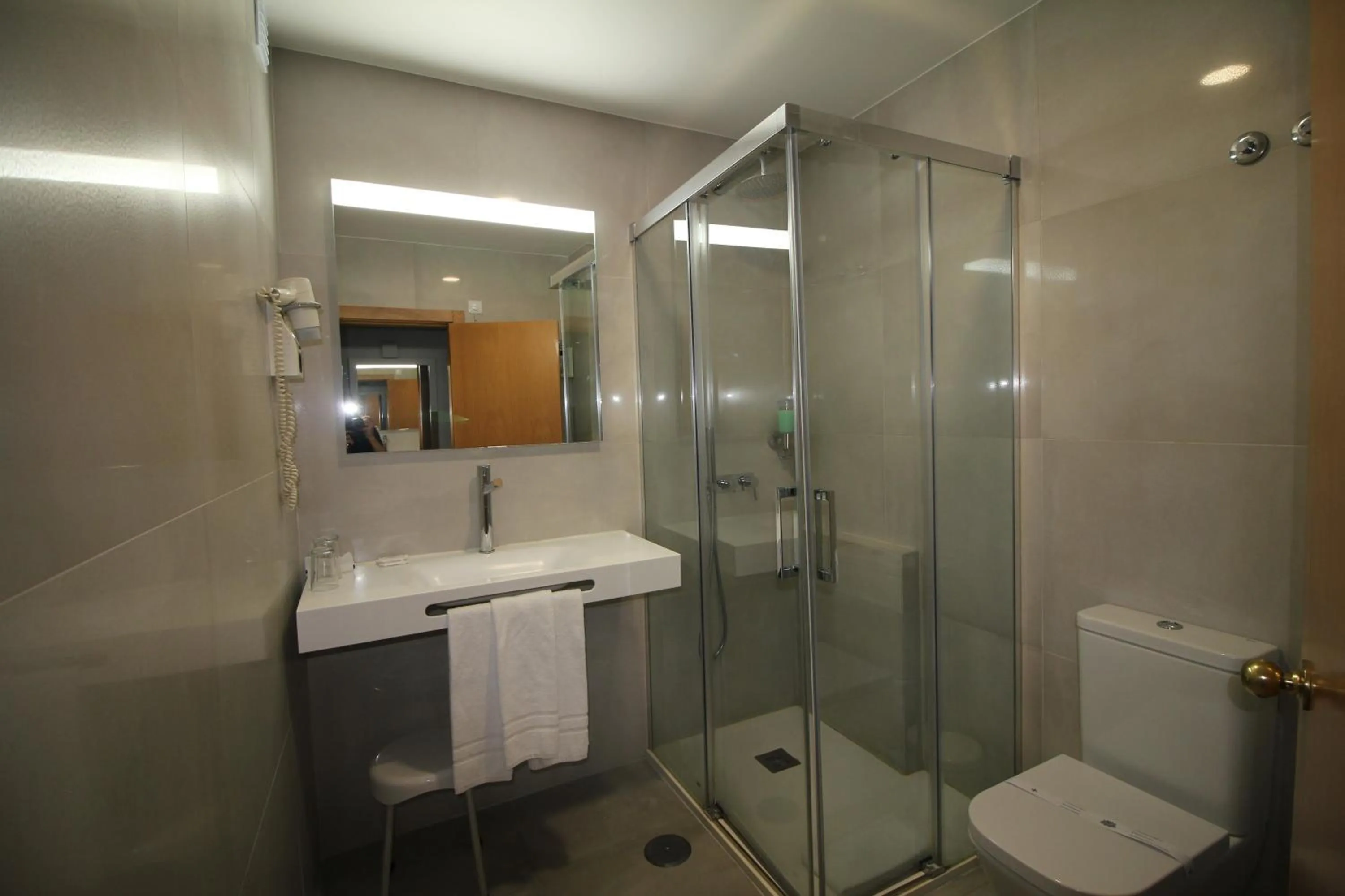 Shower in Imperador Hotel