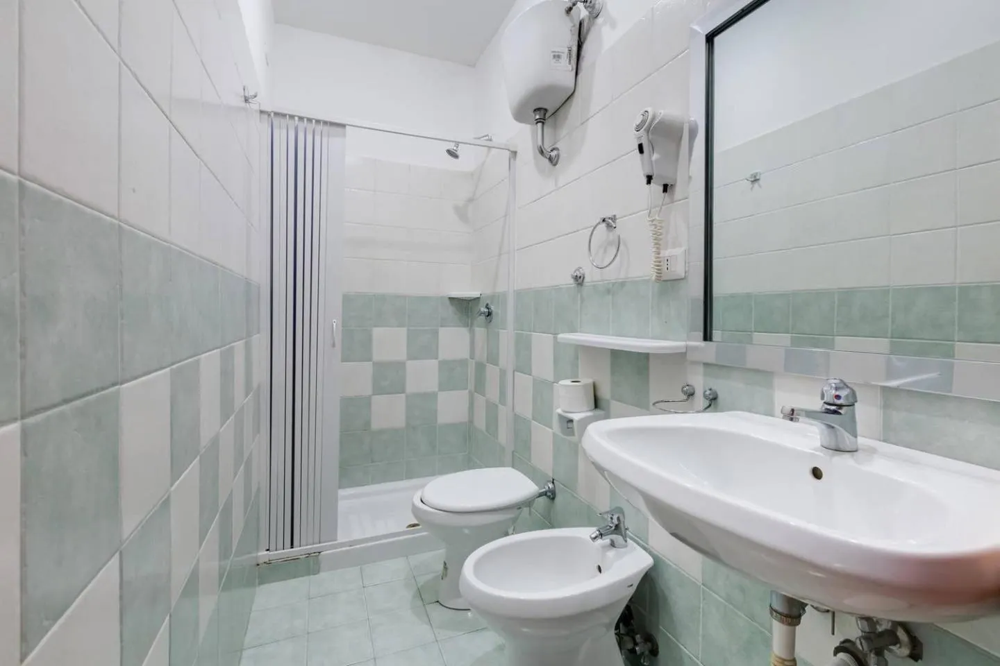 Shower in Golden Ratio