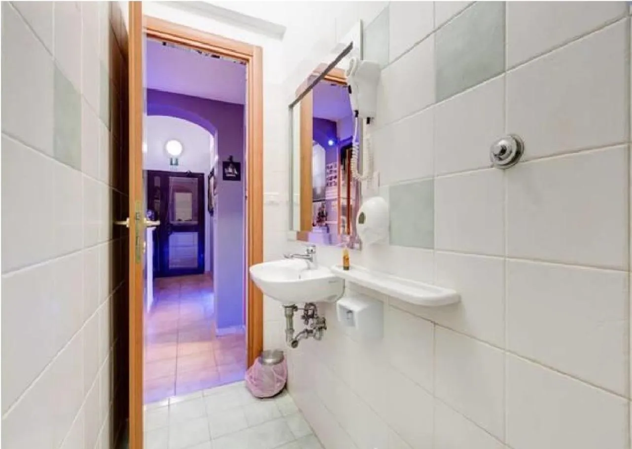 Shower in Golden Ratio