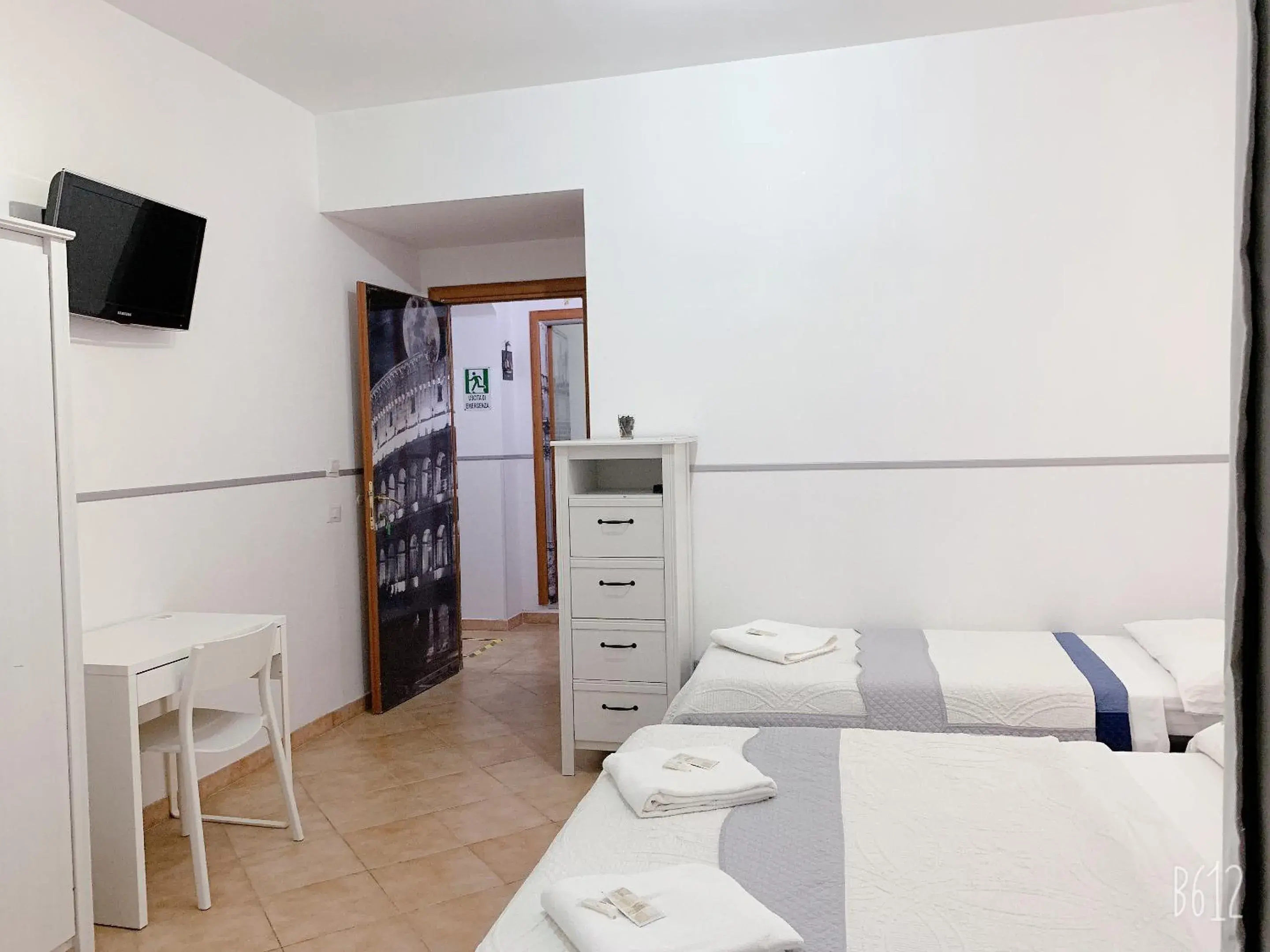 Triple Room with Private Bathroom in Golden Ratio Triple Room with Private Bathroom in Golden Ratio