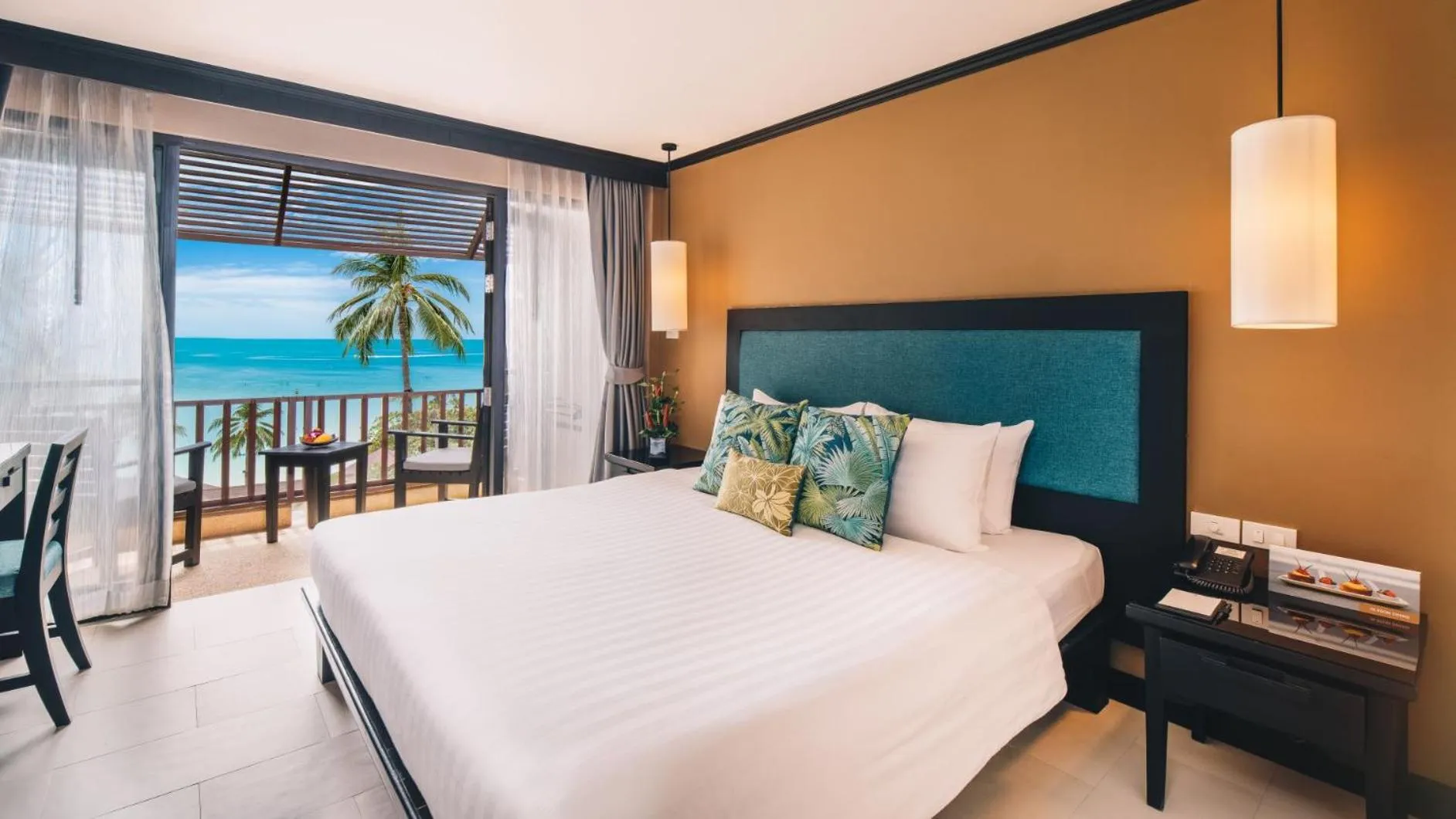 Bed in Impiana Beachfront Resort Chaweng Noi, Koh Samui