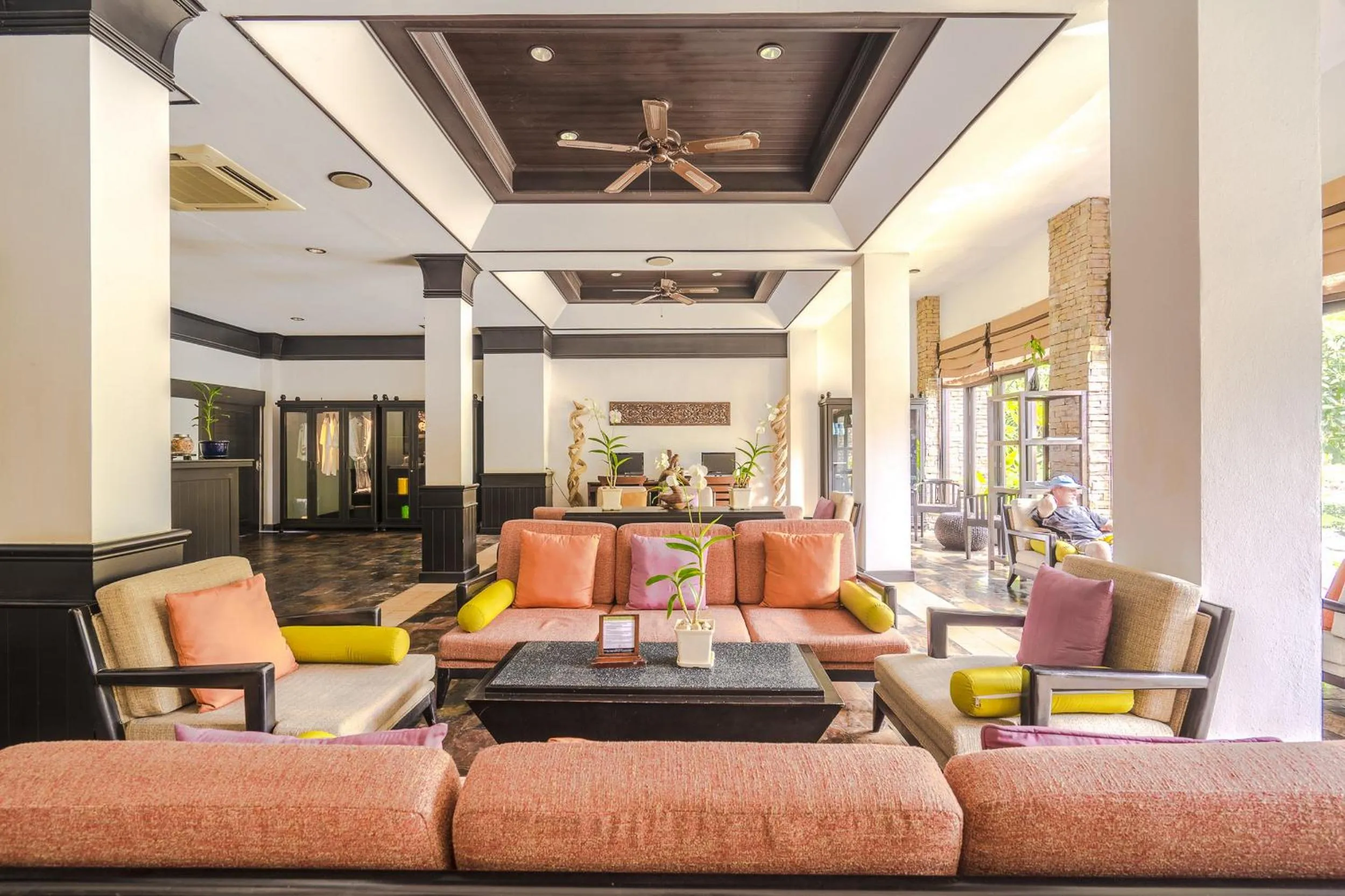 Lobby or reception in Impiana Beachfront Resort Chaweng Noi, Koh Samui