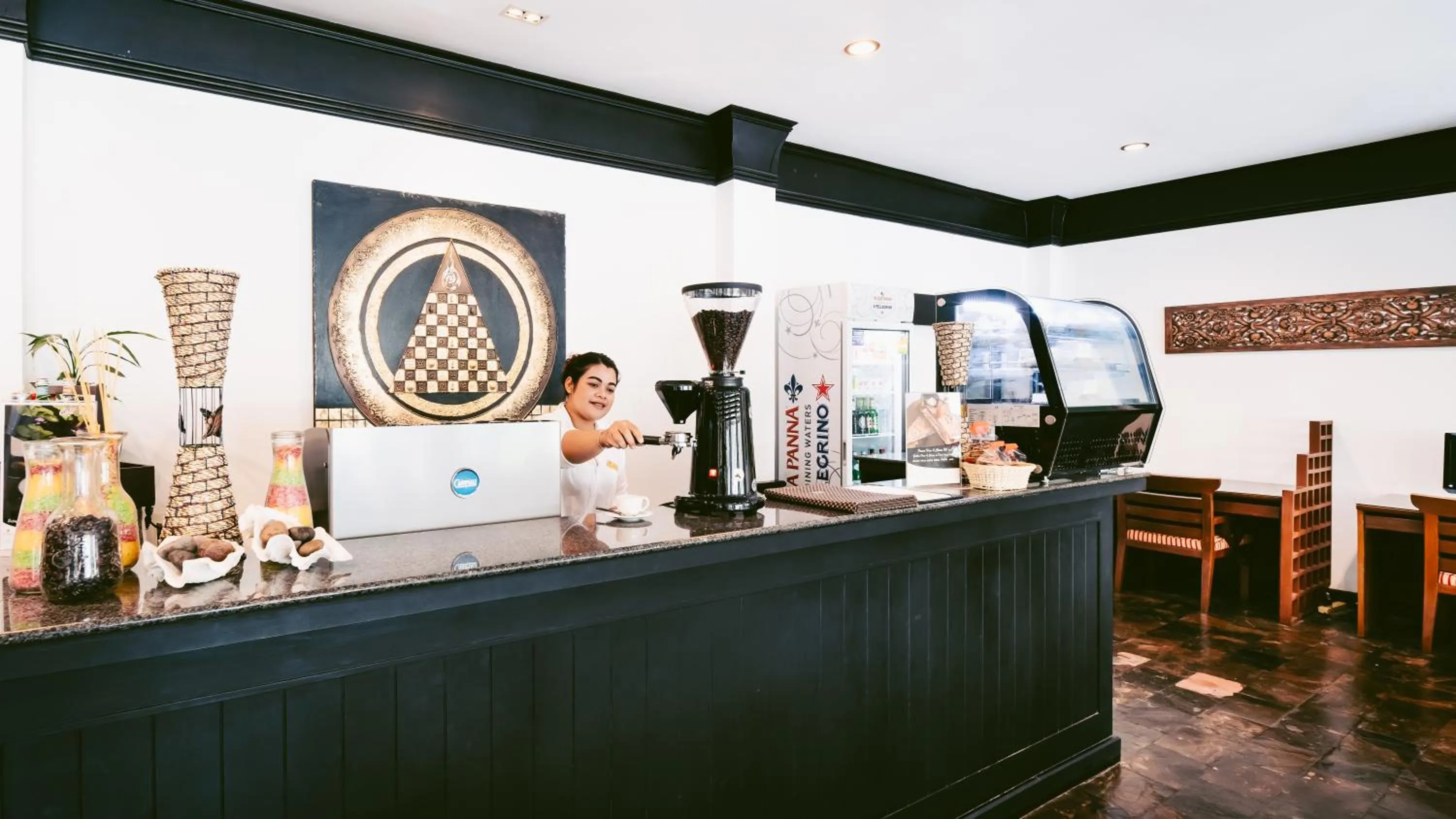 Lounge or bar in Impiana Beachfront Resort Chaweng Noi, Koh Samui