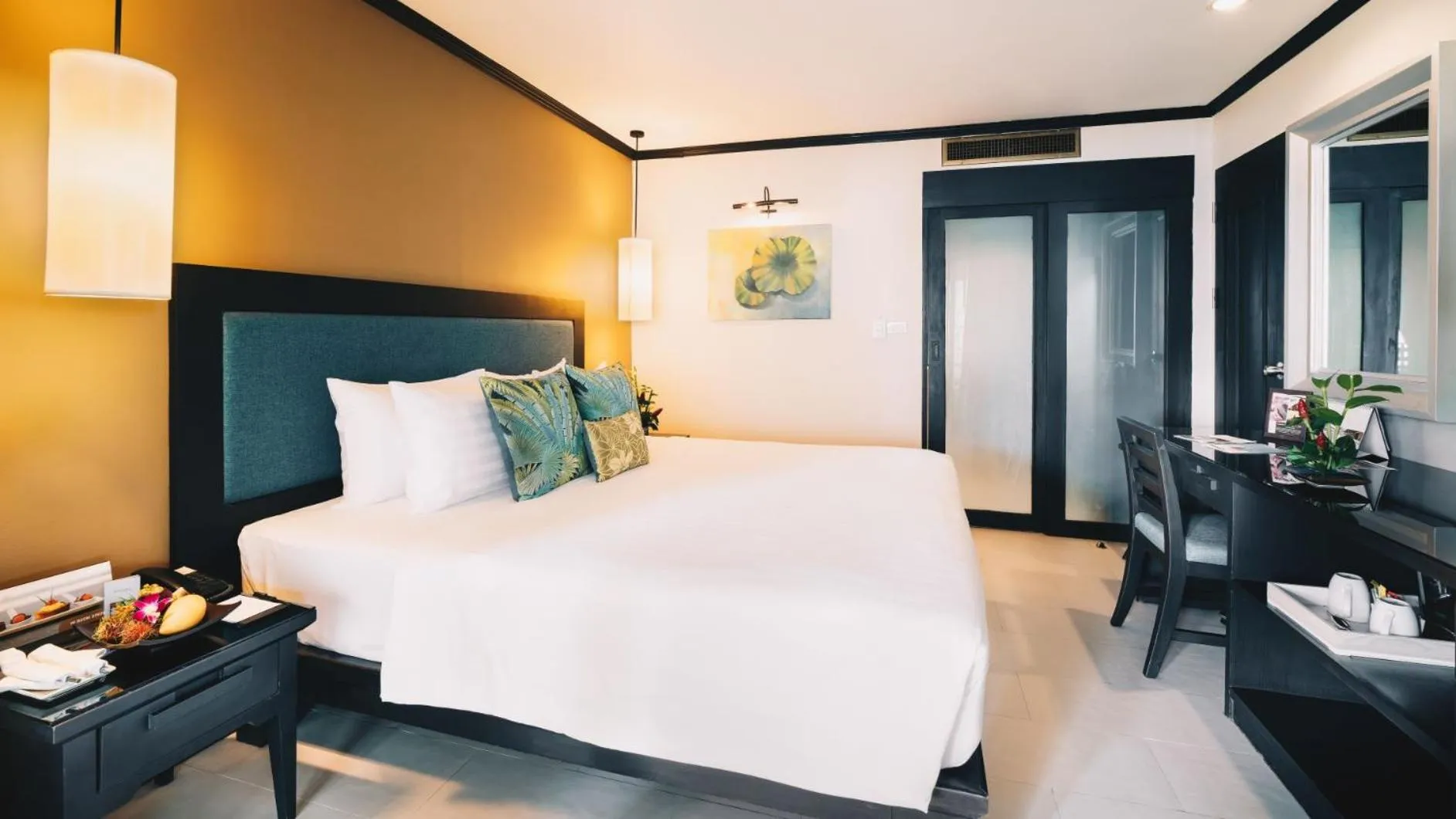 Bed in Impiana Beachfront Resort Chaweng Noi, Koh Samui