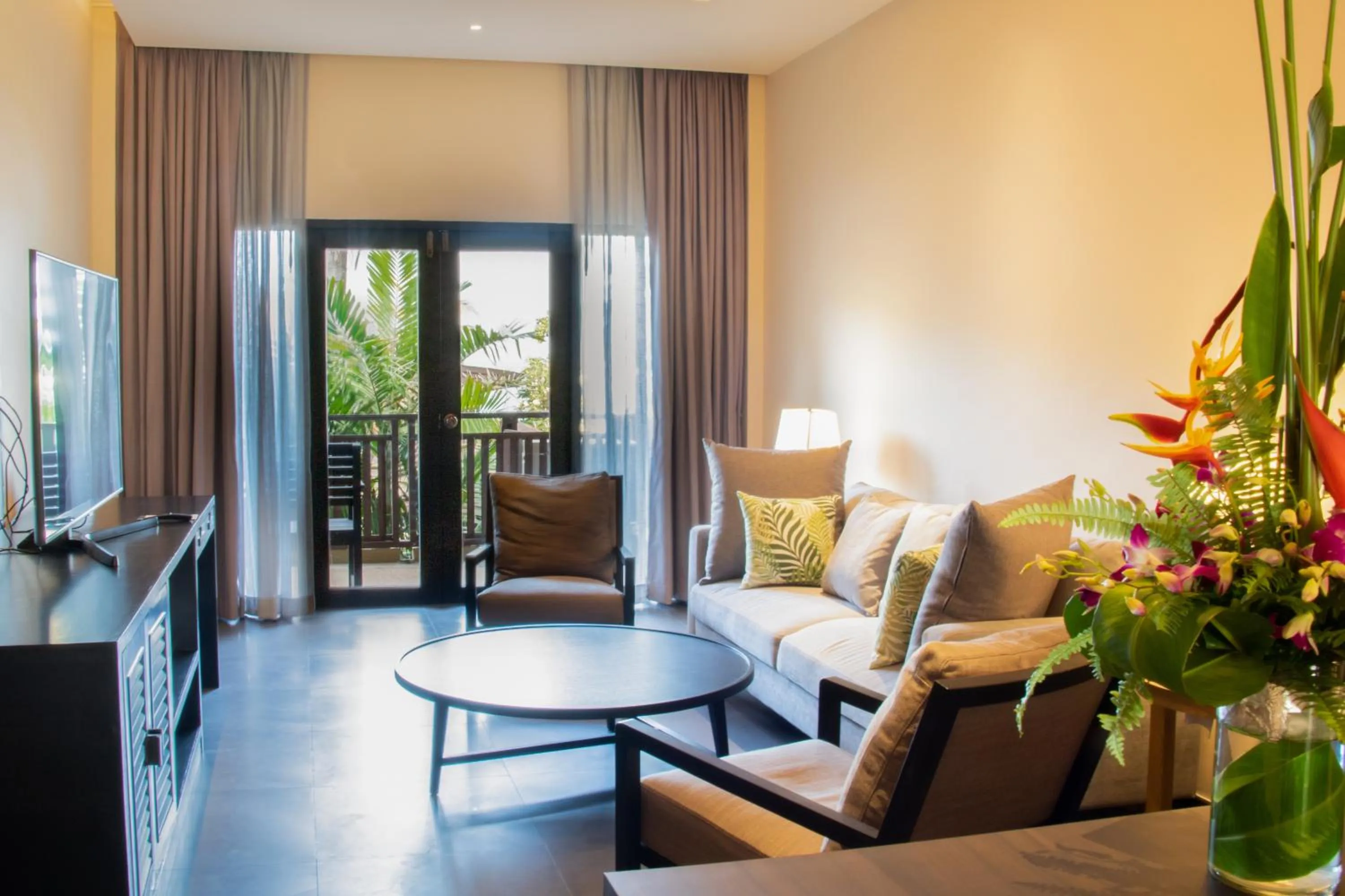 Living room in Impiana Beachfront Resort Chaweng Noi, Koh Samui