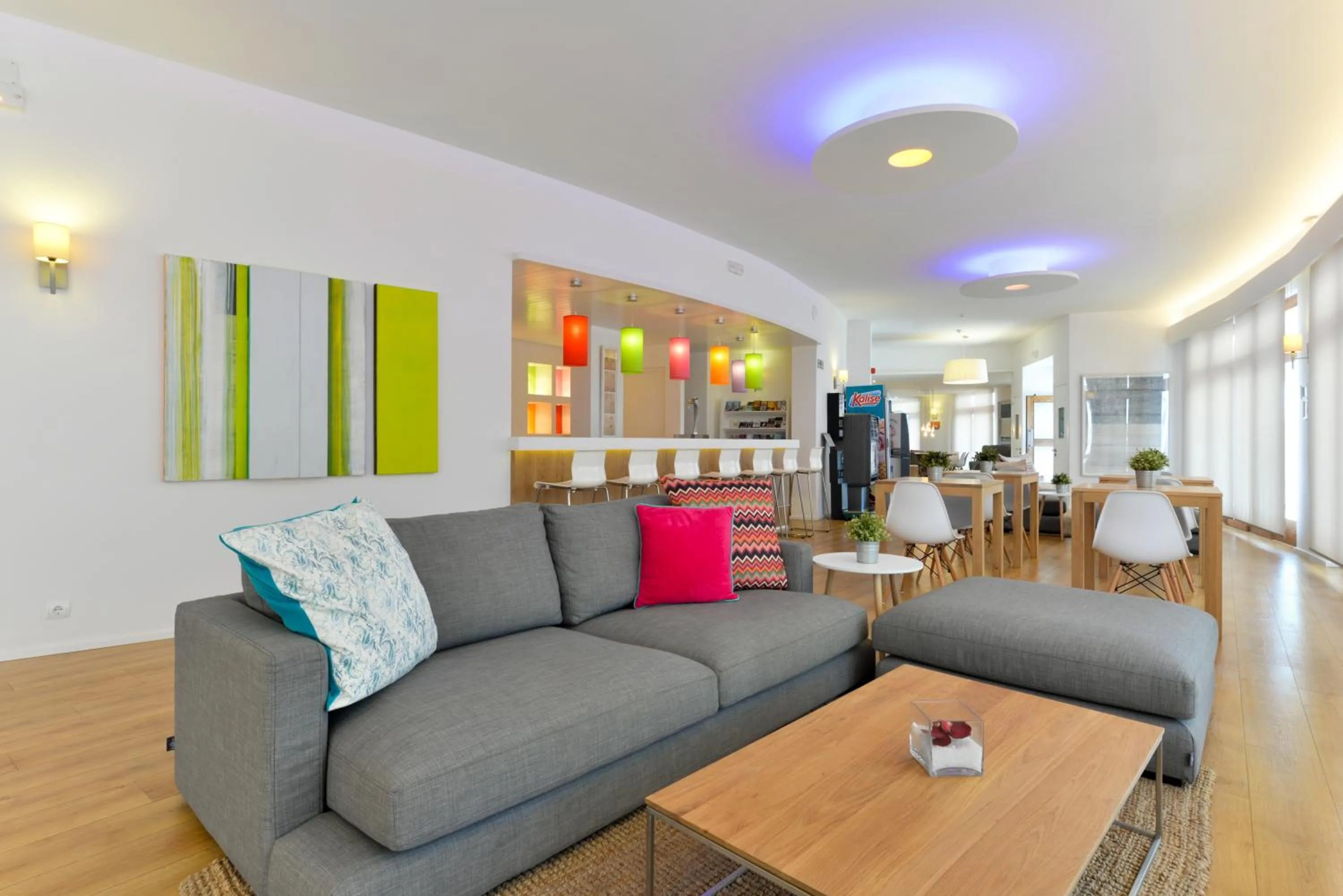Lounge or bar in Hotel Cenit & Apts Sol y Viento