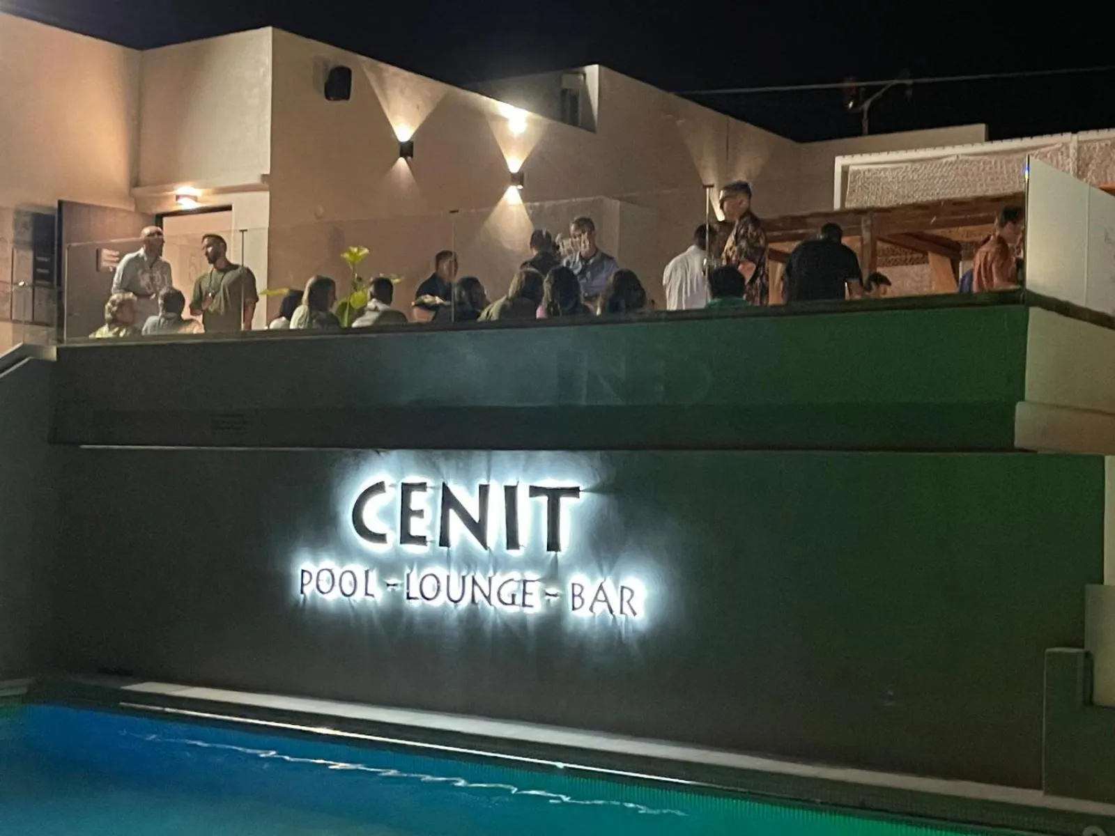Restaurant/places to eat in Hotel Cenit & Apts Sol y Viento