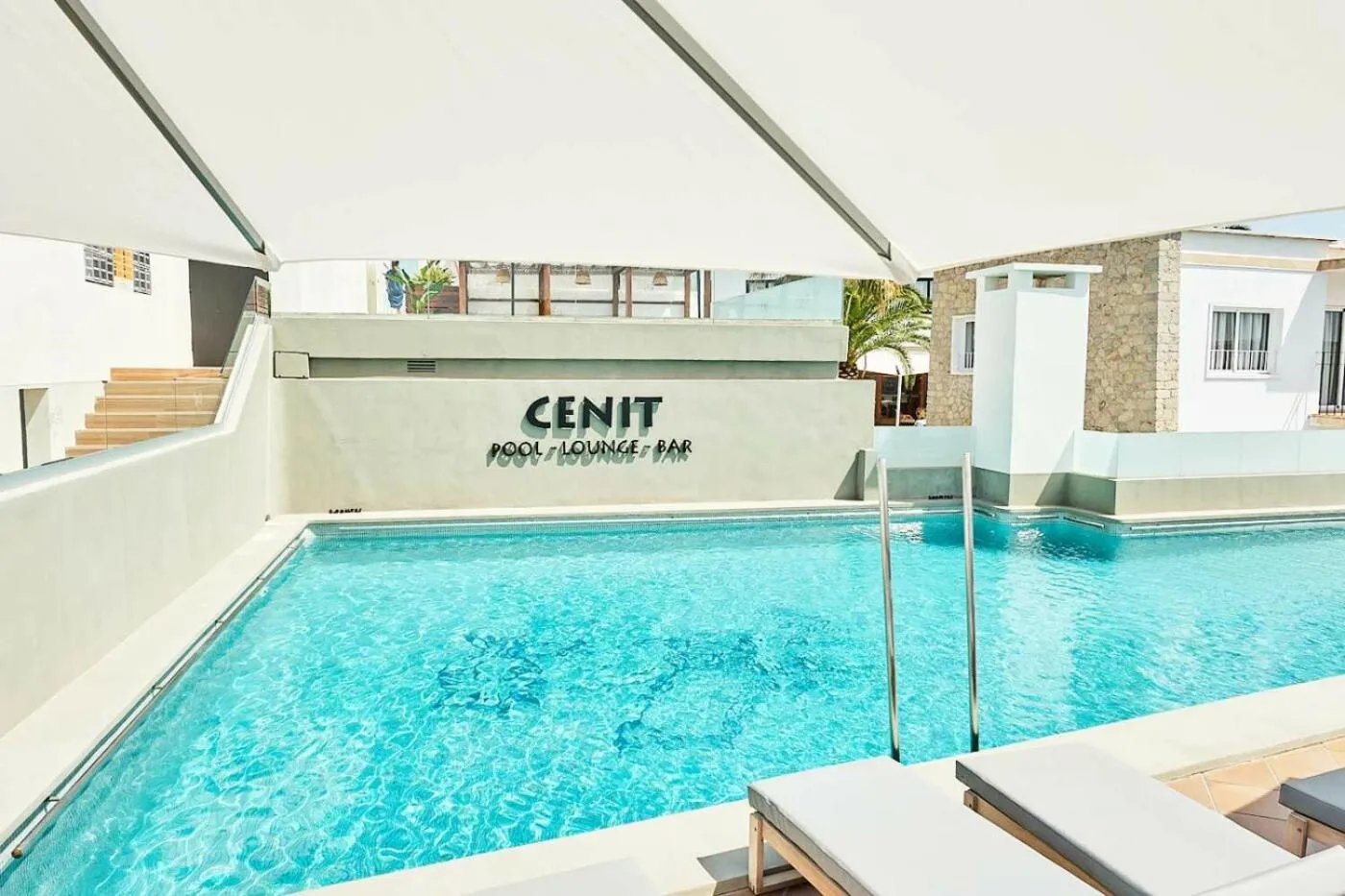 Swimming pool in Hotel Cenit & Apts Sol y Viento