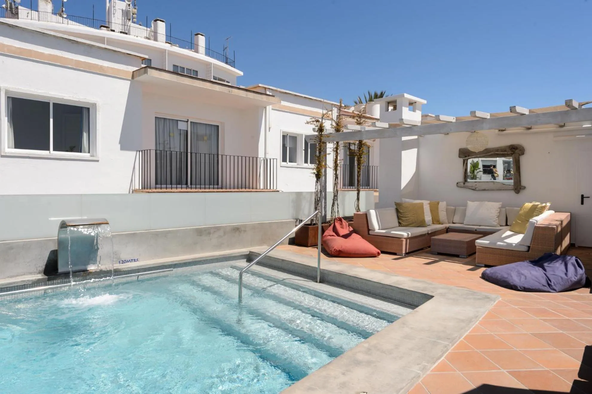 Swimming pool in Hotel Cenit & Apts Sol y Viento