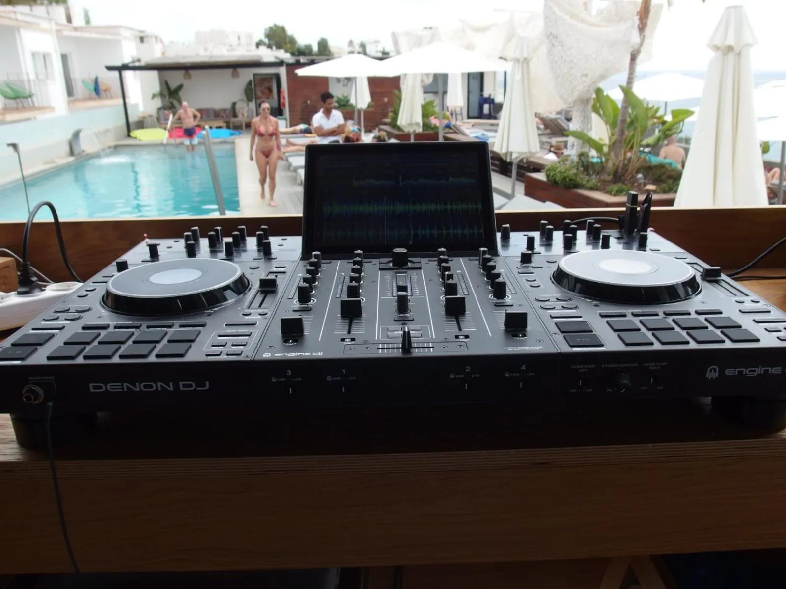 Swimming pool in Hotel Cenit & Apts Sol y Viento