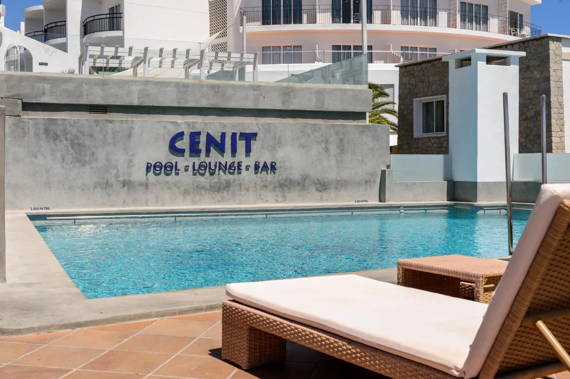 Swimming pool in Hotel Cenit & Apts Sol y Viento