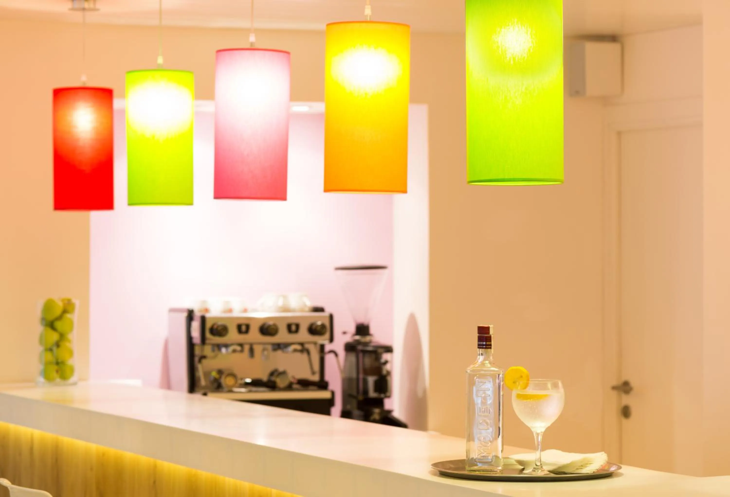 Lounge or bar in Hotel Cenit & Apts Sol y Viento