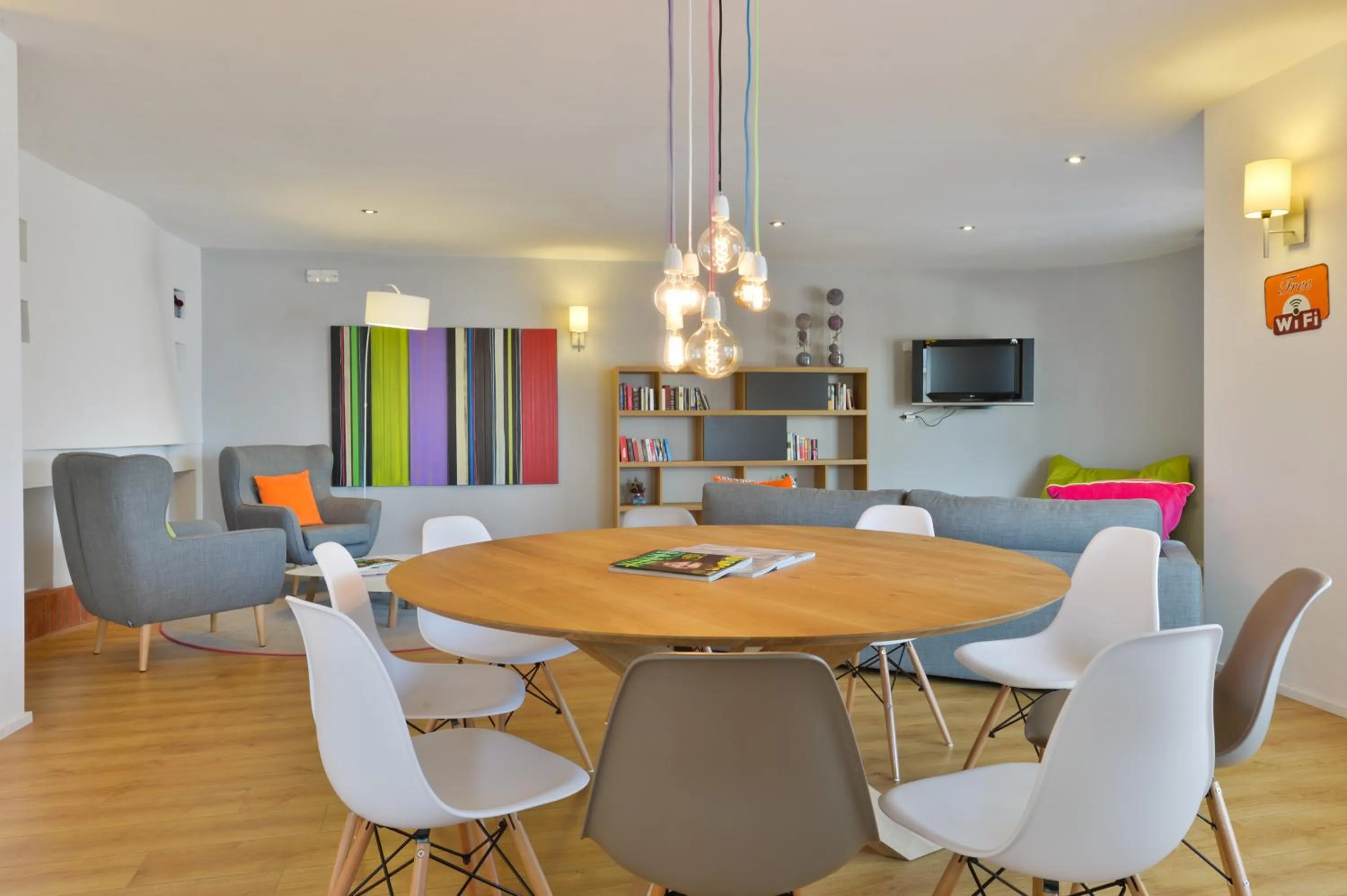 Lounge or bar in Hotel Cenit & Apts Sol y Viento