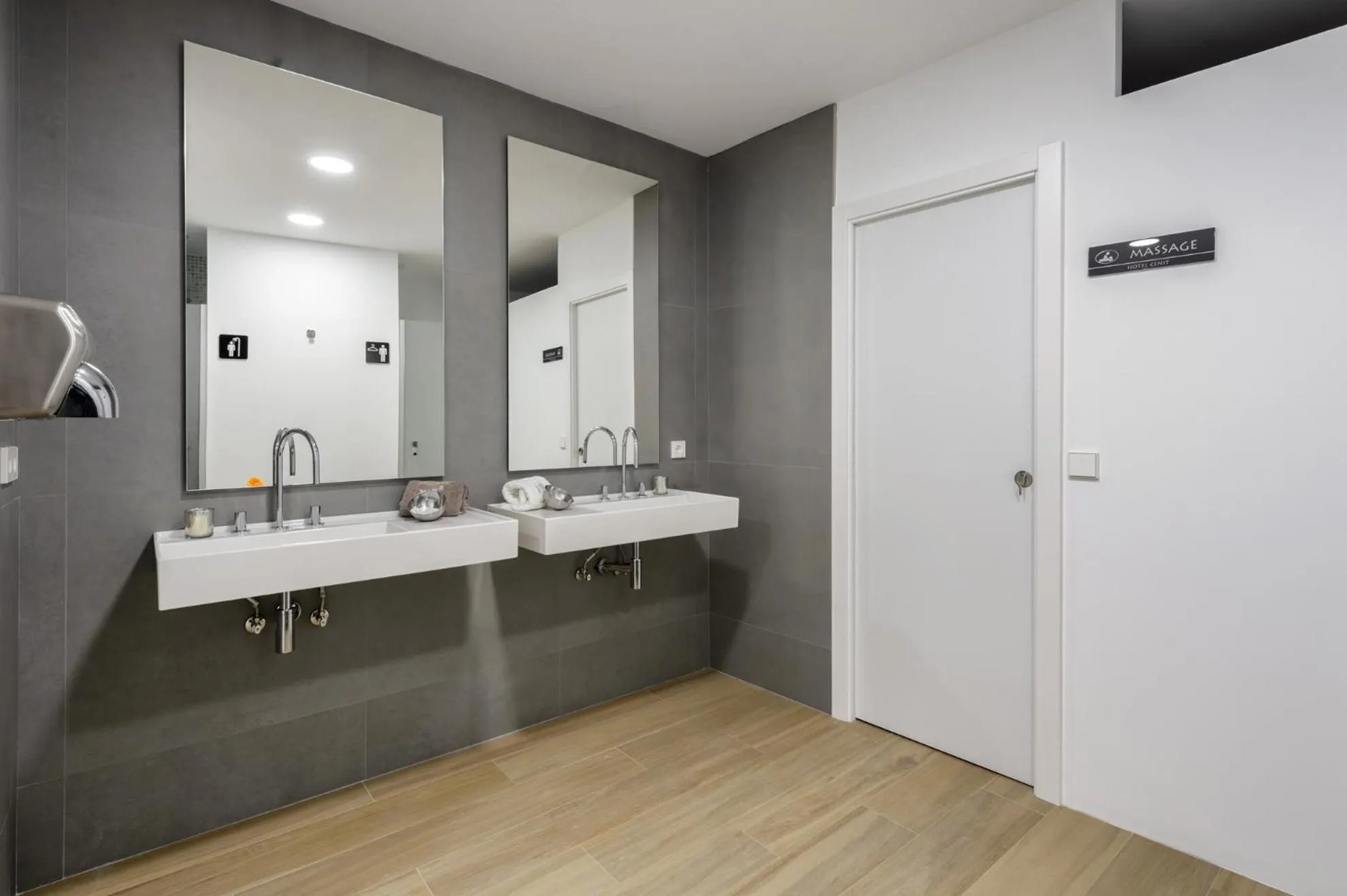 Public Bath in Hotel Cenit & Apts Sol y Viento