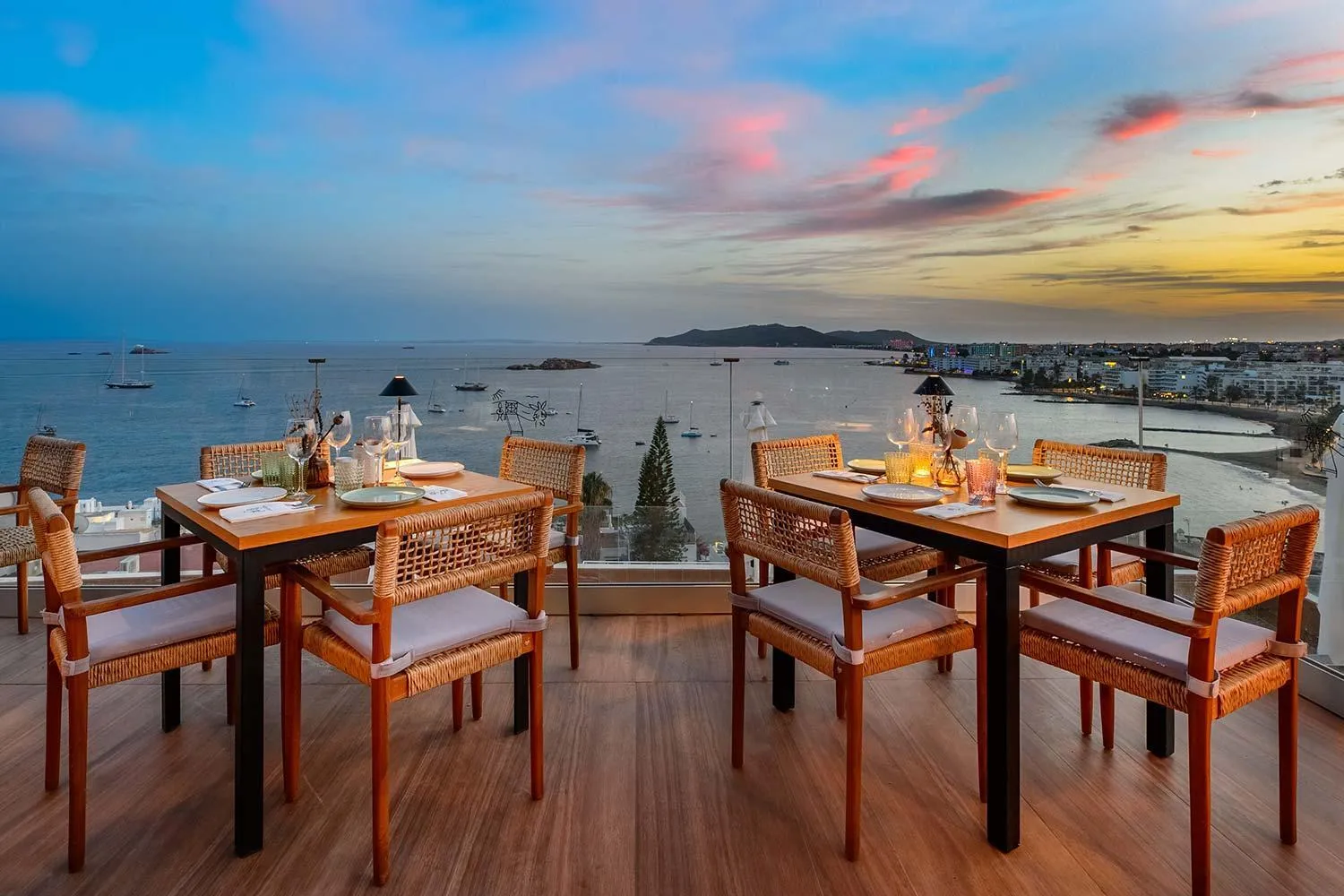 Restaurant/places to eat in Hotel Cenit & Apts Sol y Viento