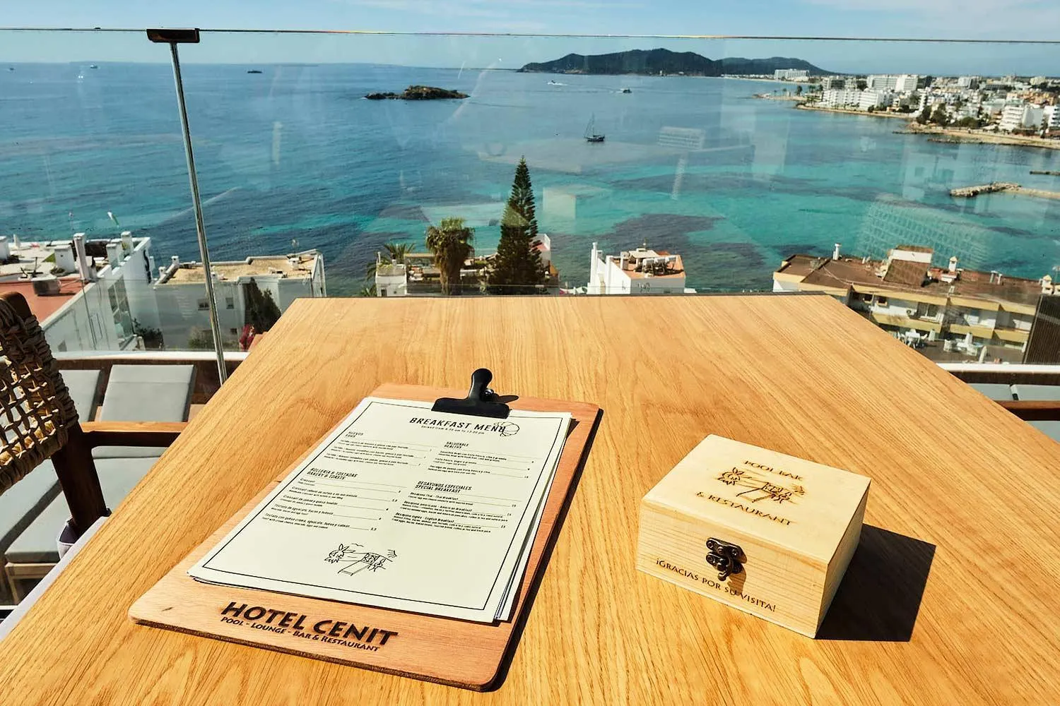 Restaurant/places to eat in Hotel Cenit & Apts Sol y Viento