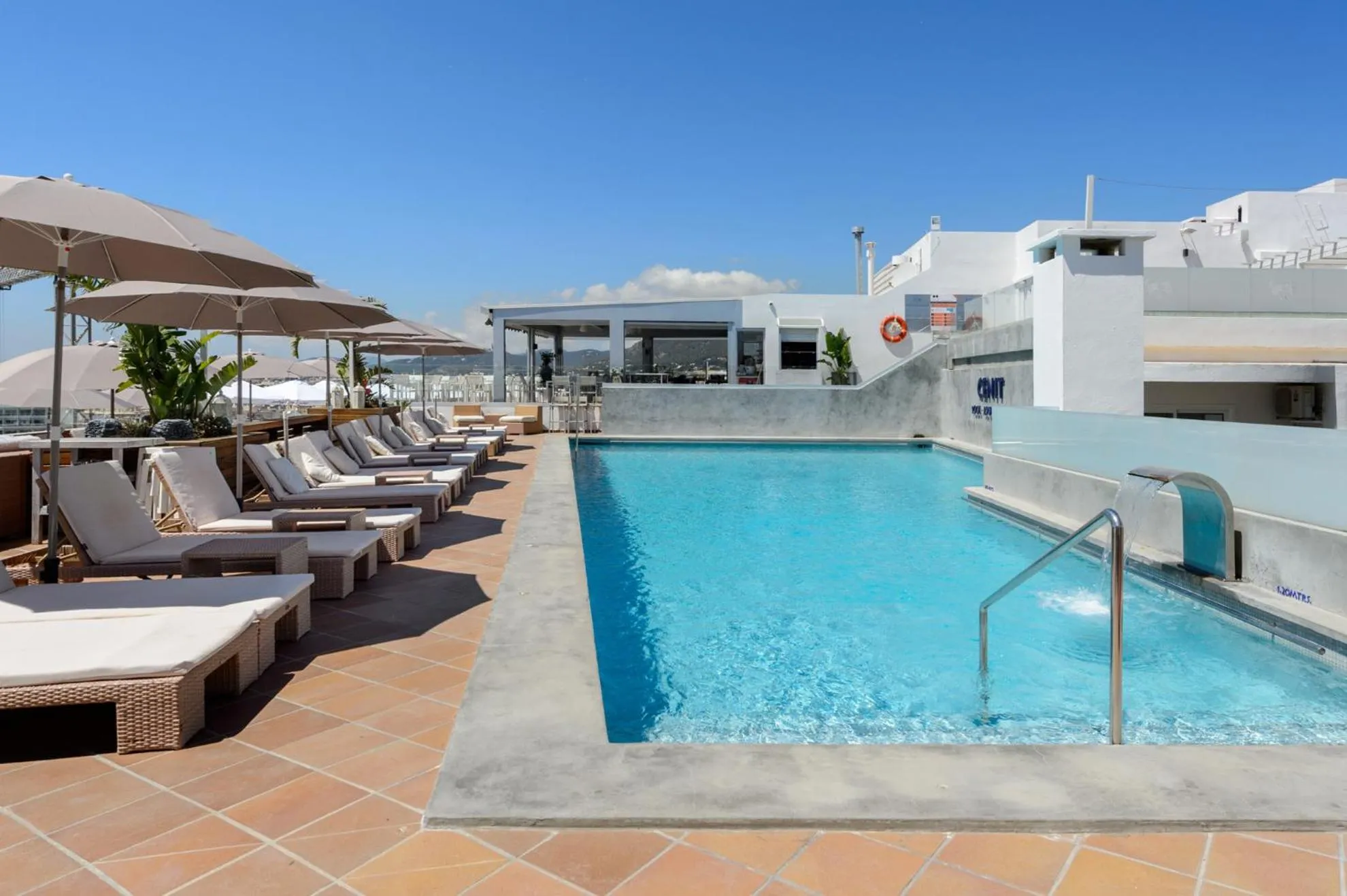 Swimming pool in Hotel Cenit & Apts Sol y Viento