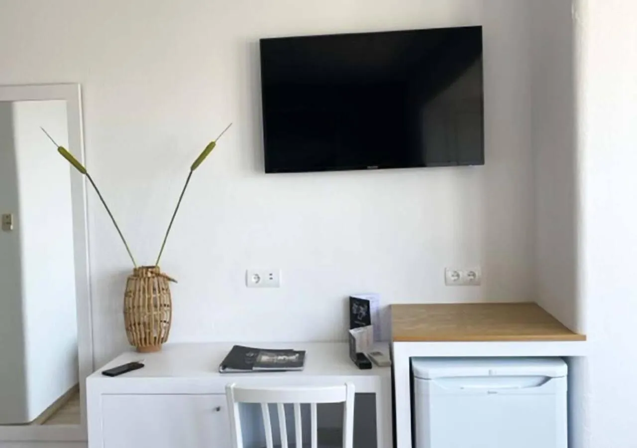 TV and multimedia in Hotel Cenit & Apts Sol y Viento