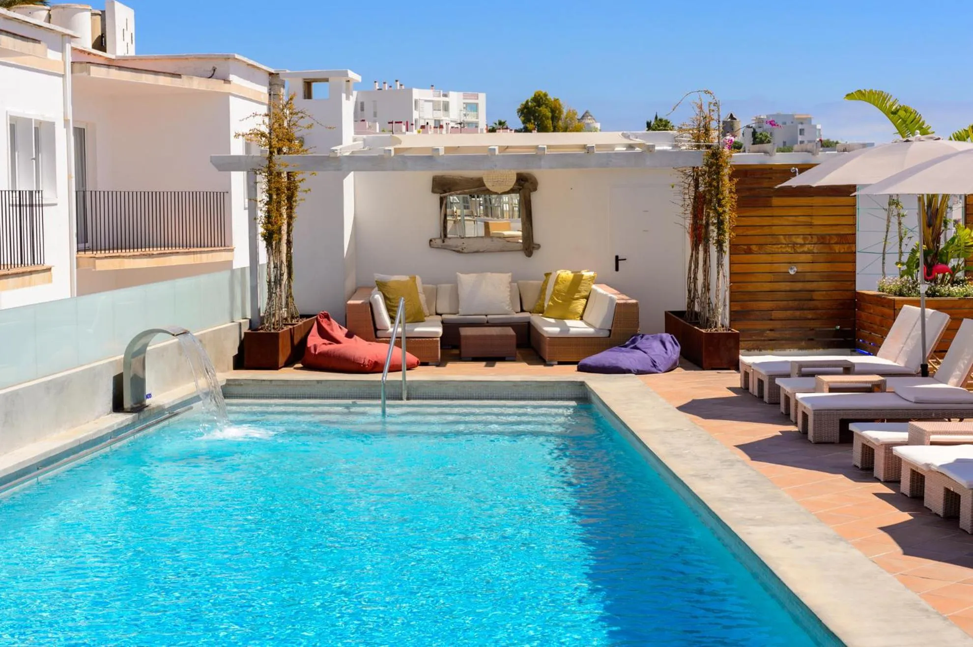 Swimming pool in Hotel Cenit & Apts Sol y Viento