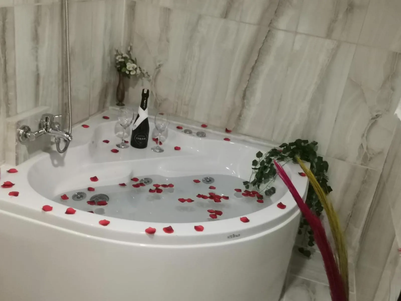Hot Tub in Ipekyolu Garden