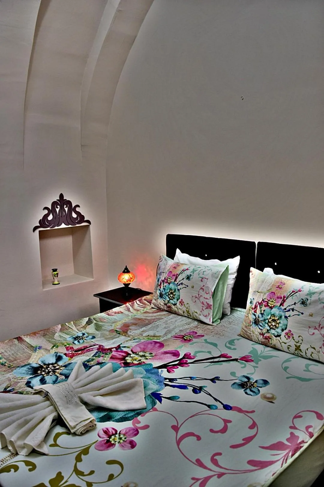 Decorative detail, Bed in Ipekyolu Garden