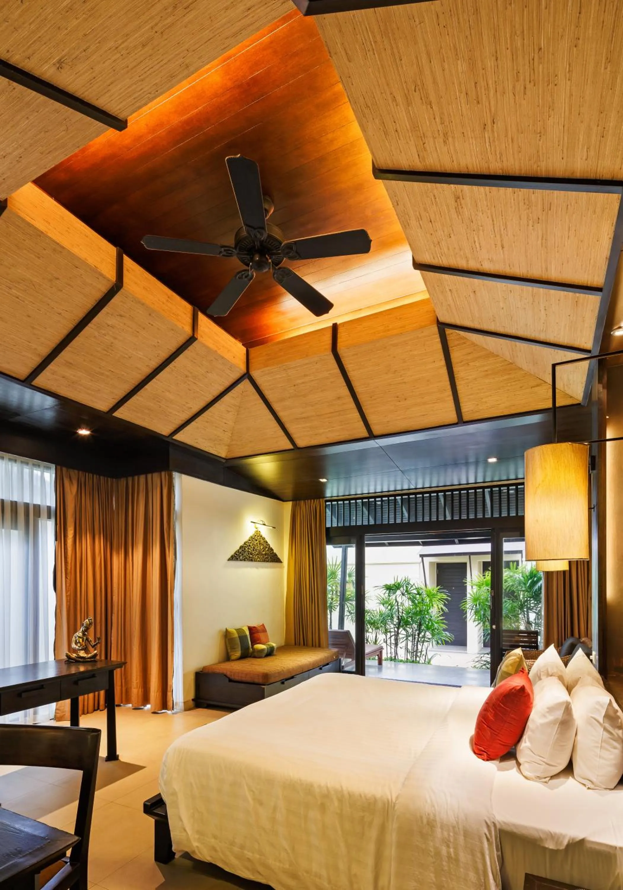 Bedroom, Bed in Impiana Beachfront Resort Patong, Phuket