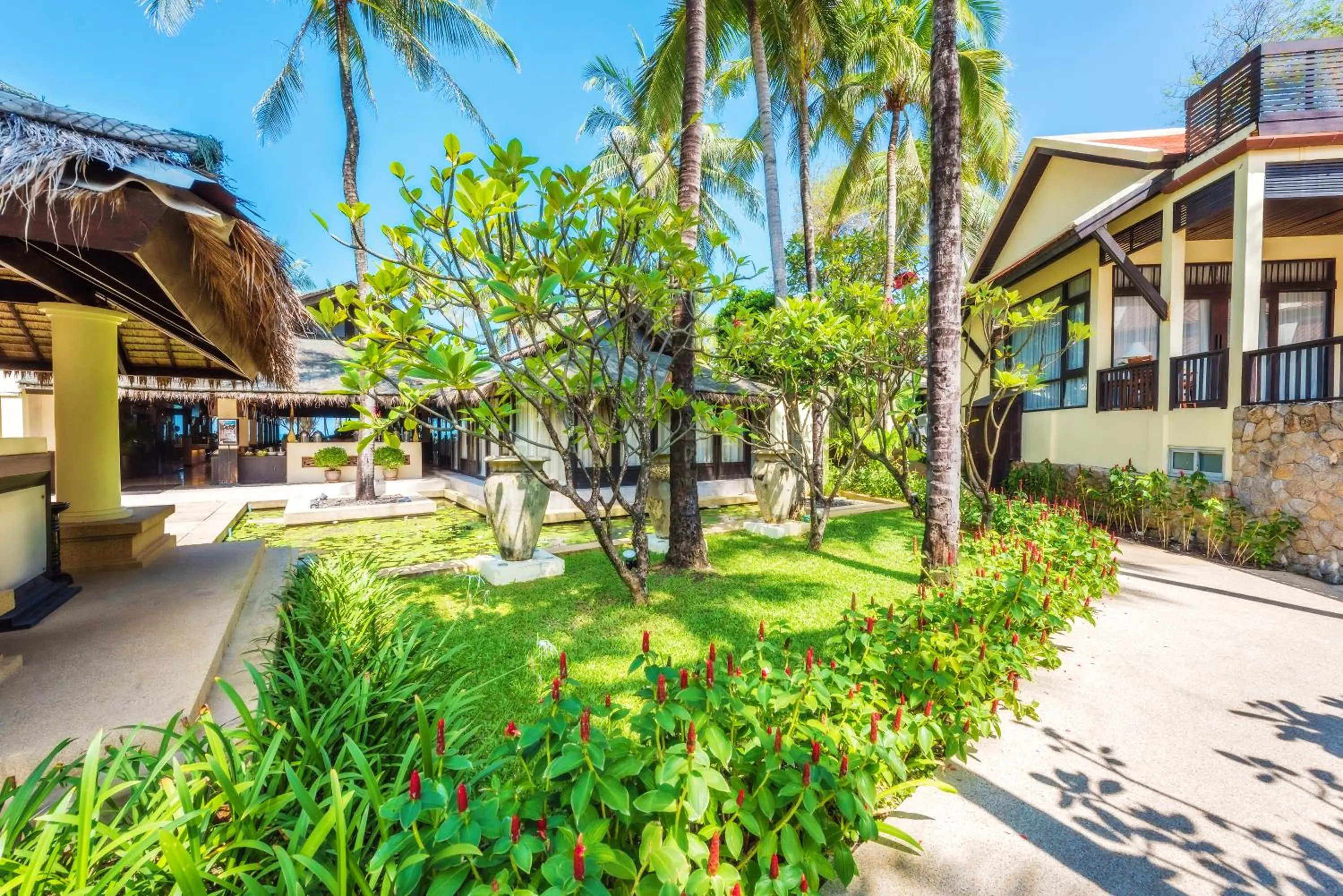Garden in Impiana Beachfront Resort Patong, Phuket