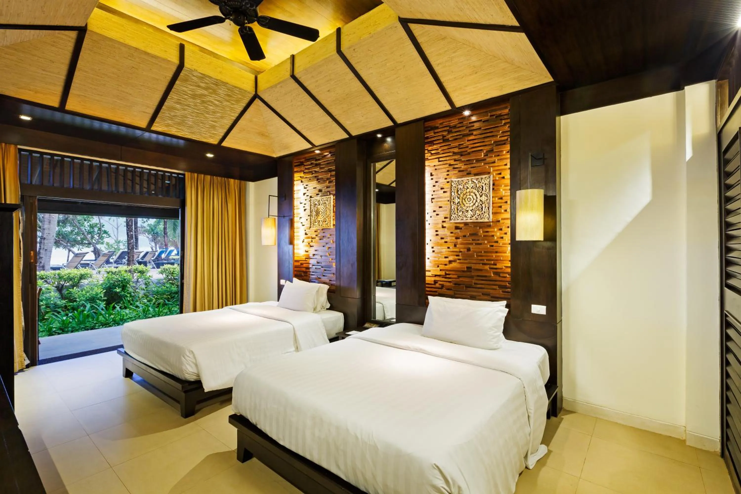 Bedroom, Bed in Impiana Beachfront Resort Patong, Phuket