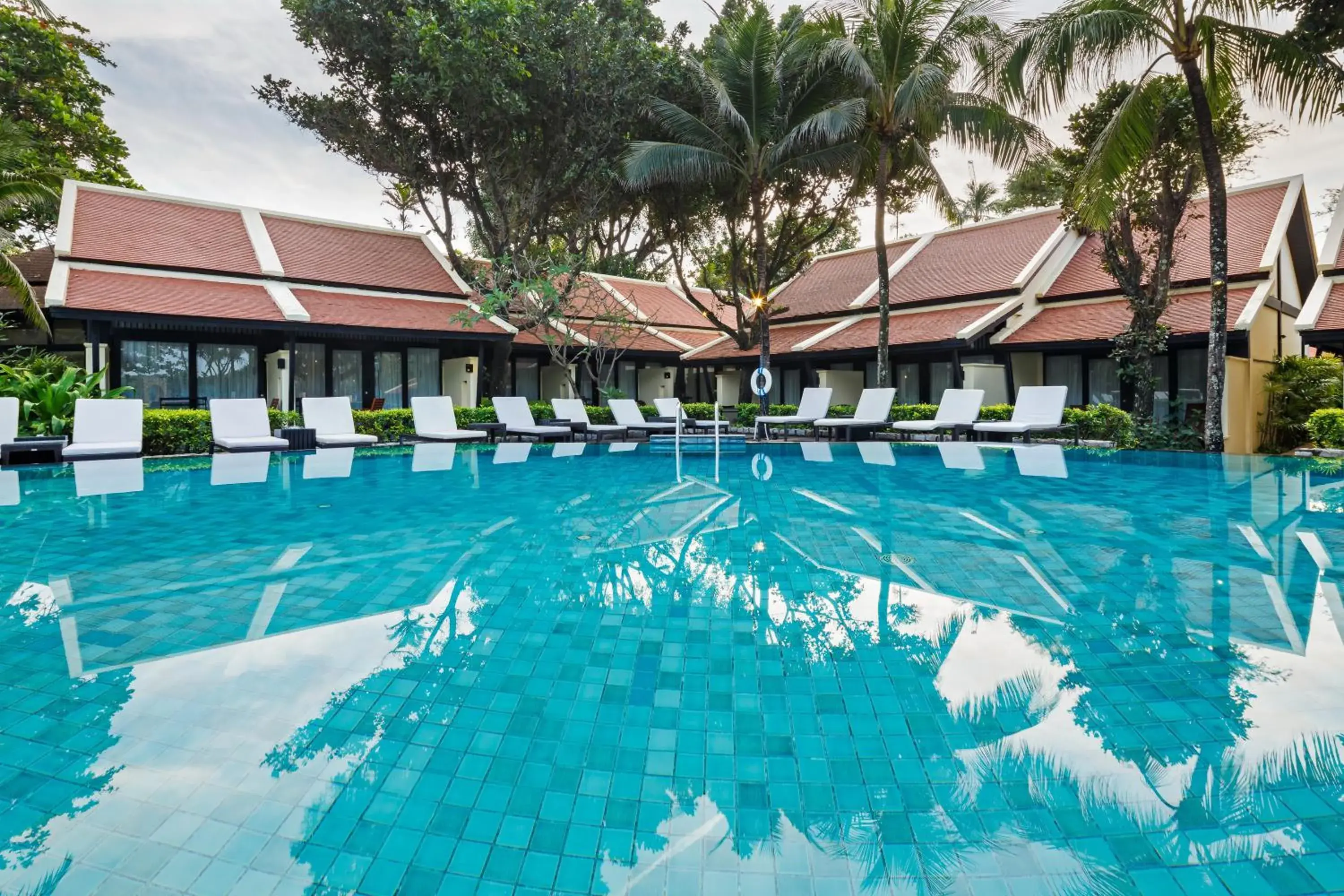 Swimming pool in Impiana Beachfront Resort Patong, Phuket Swimming pool in Impiana Beachfront Resort Patong, Phuket