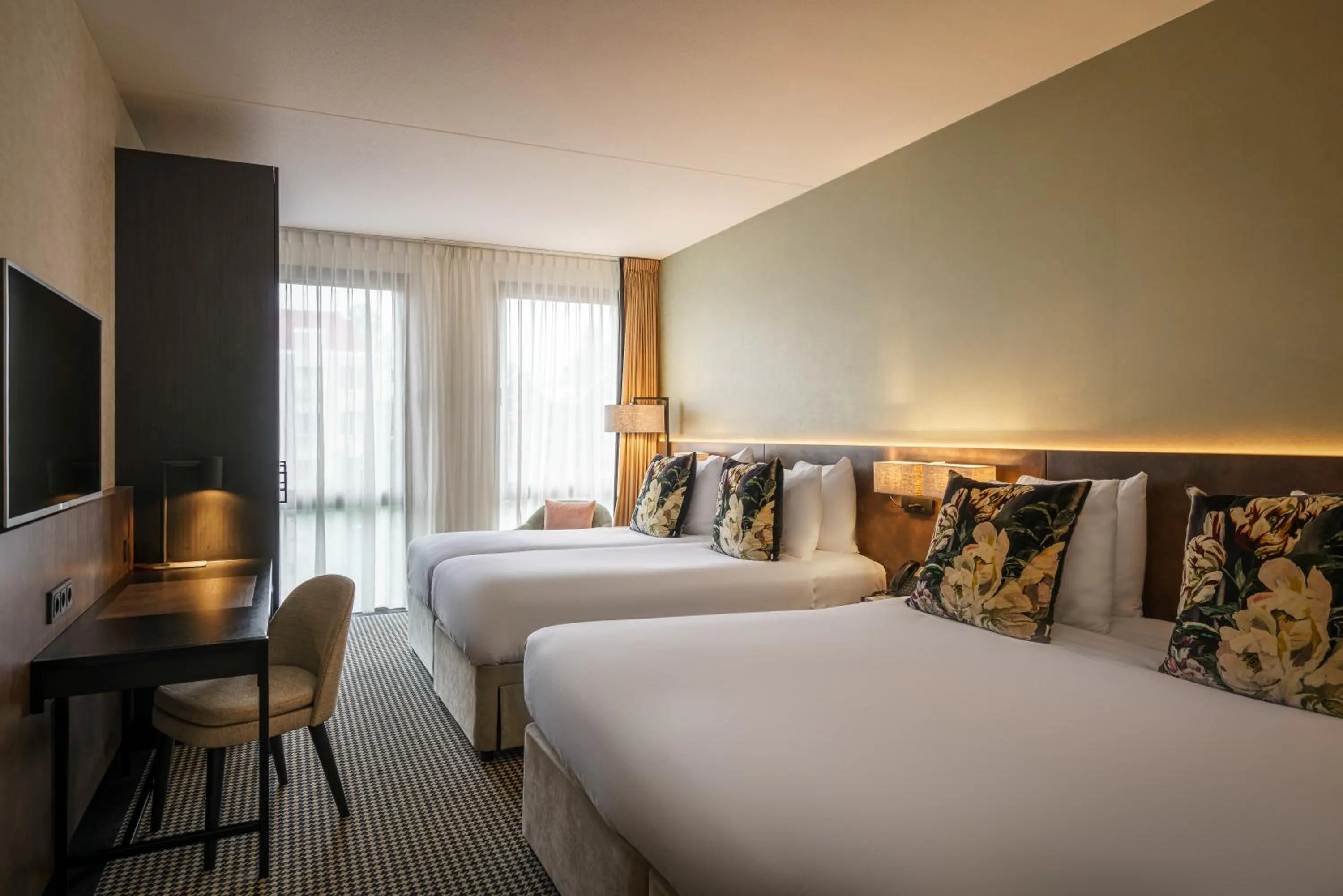 Photo of the whole room, Bed in Monet Garden Hotel Amsterdam