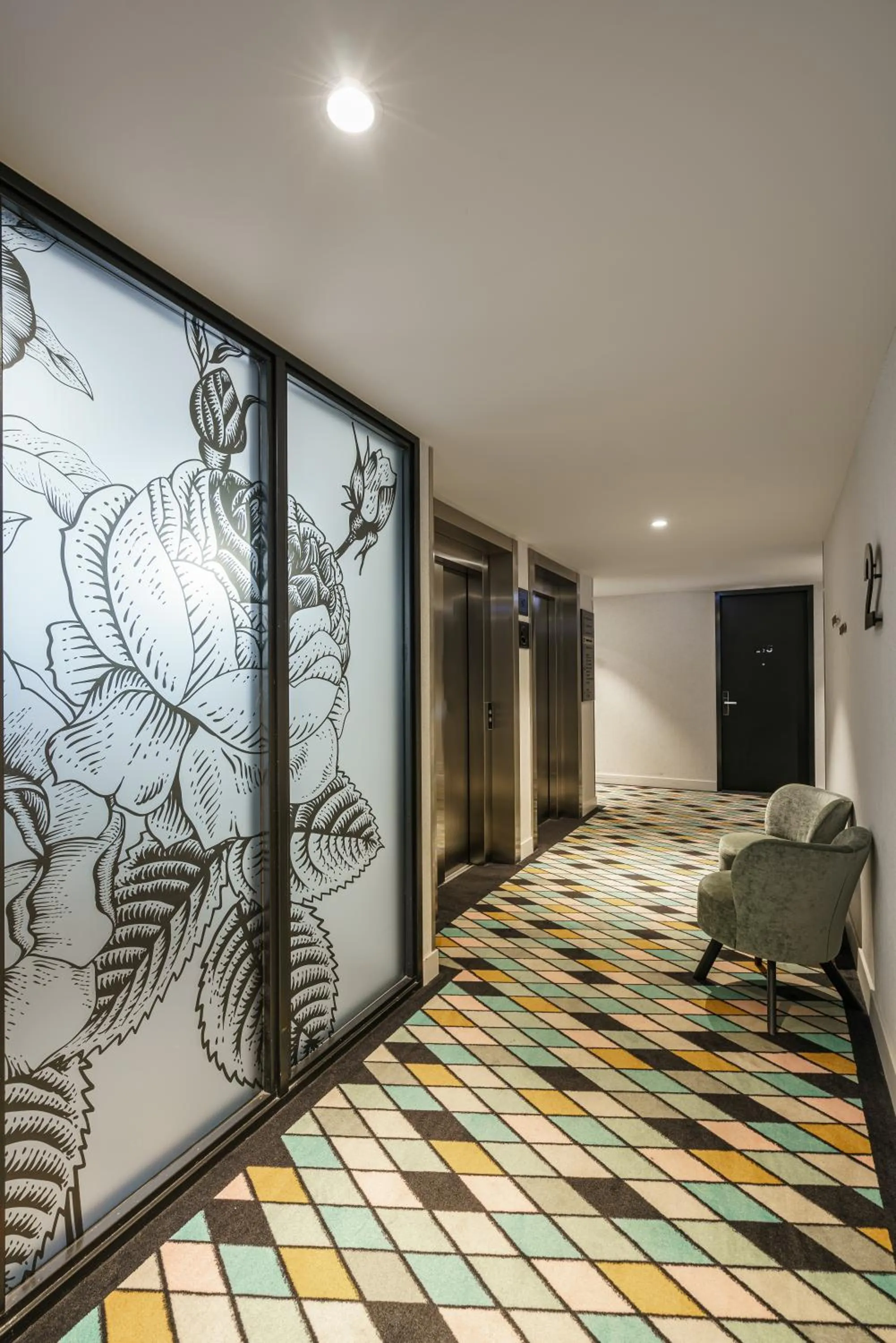 elevator, Bed in Monet Garden Hotel Amsterdam