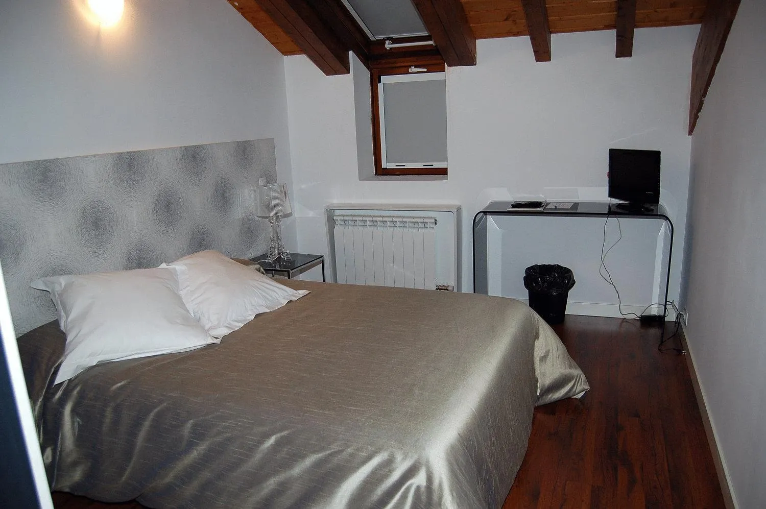 Photo of the whole room, Bed in El Palacete del Obispo