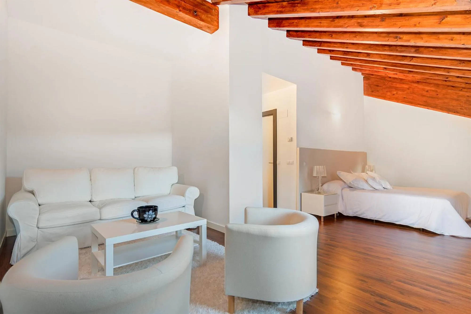 Photo of the whole room, Bed in El Palacete del Obispo