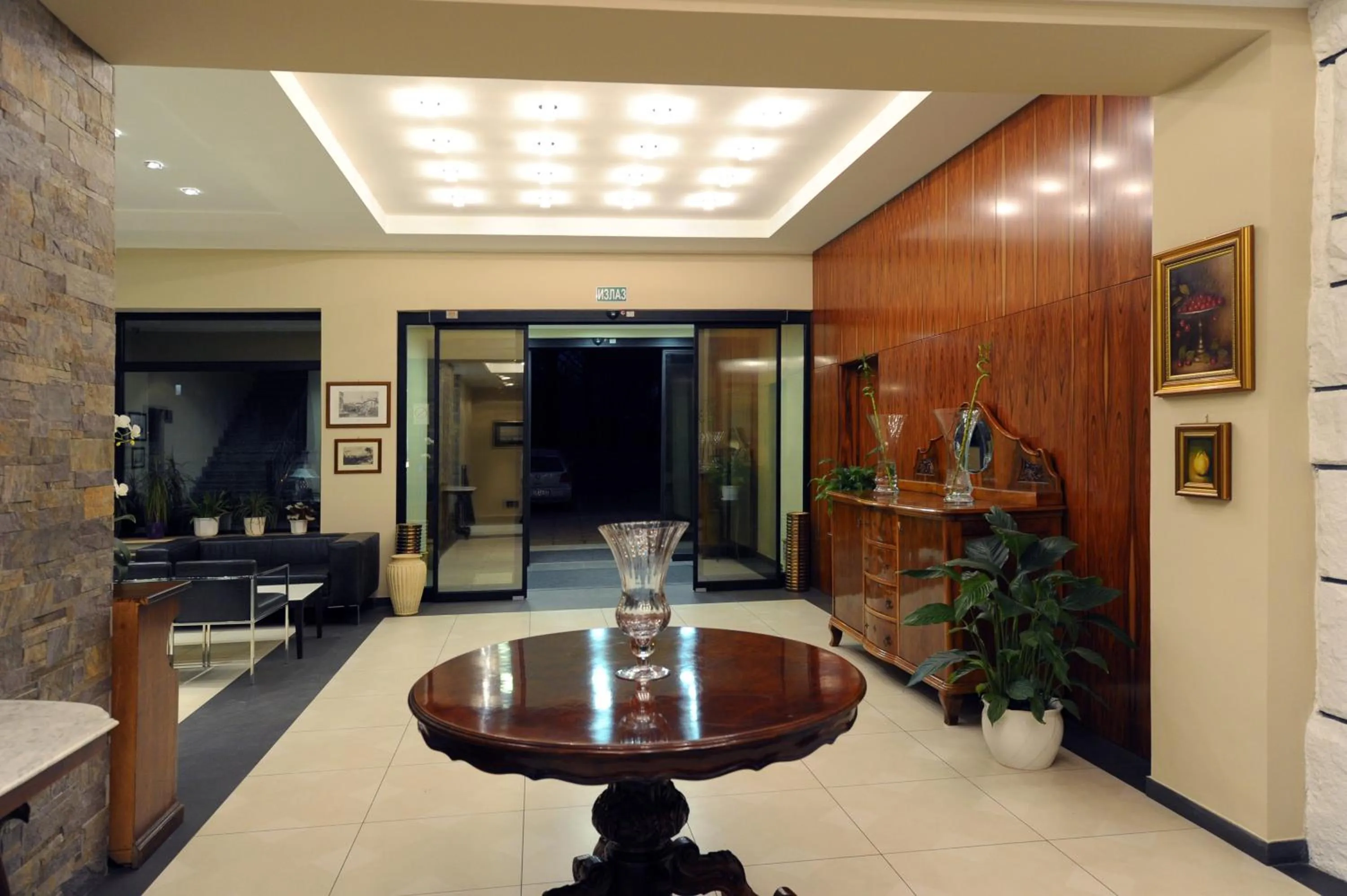 Lobby or reception in Hotel 1000 Ruza