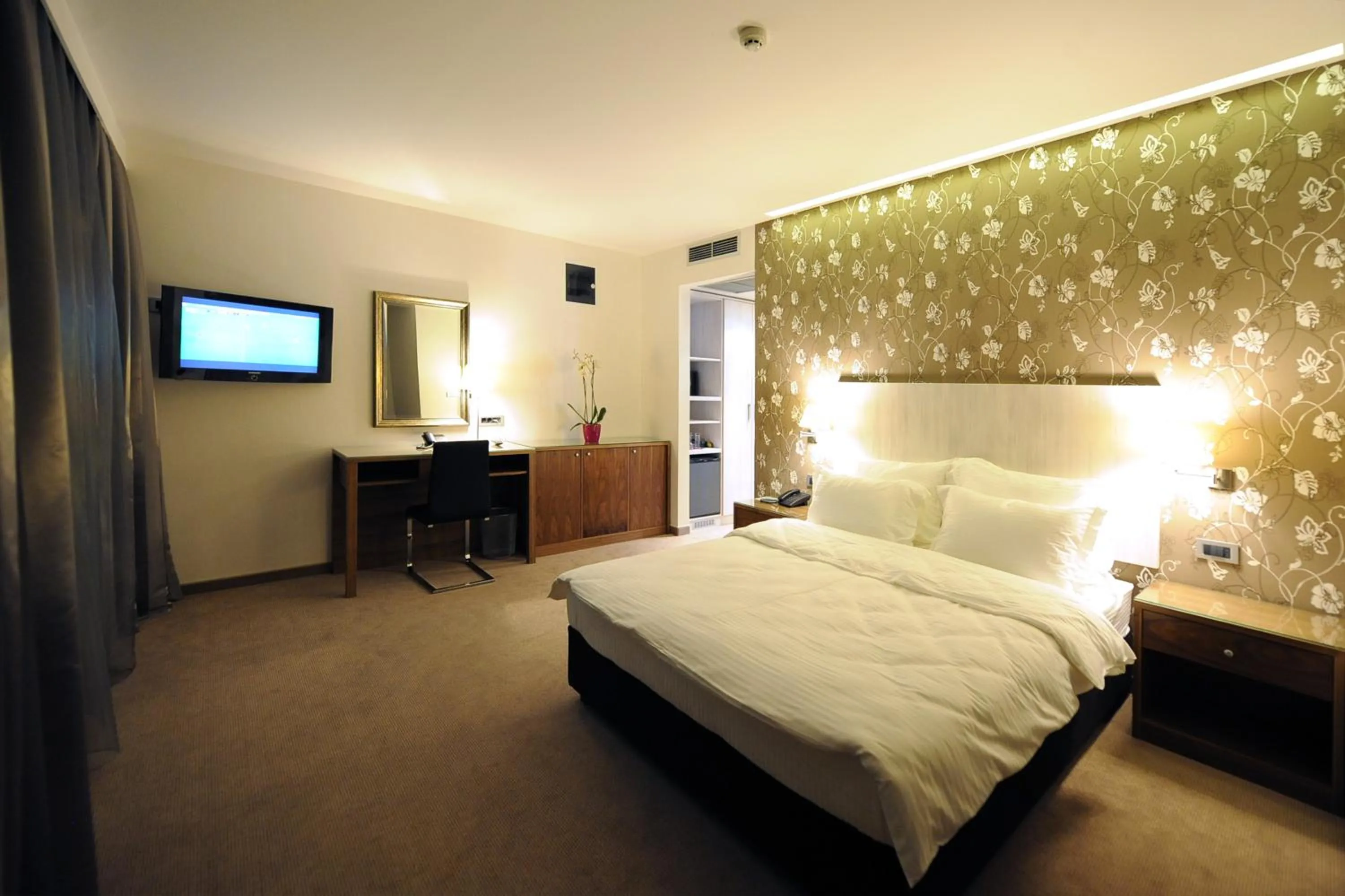 Bedroom, Bed in Hotel 1000 Ruza