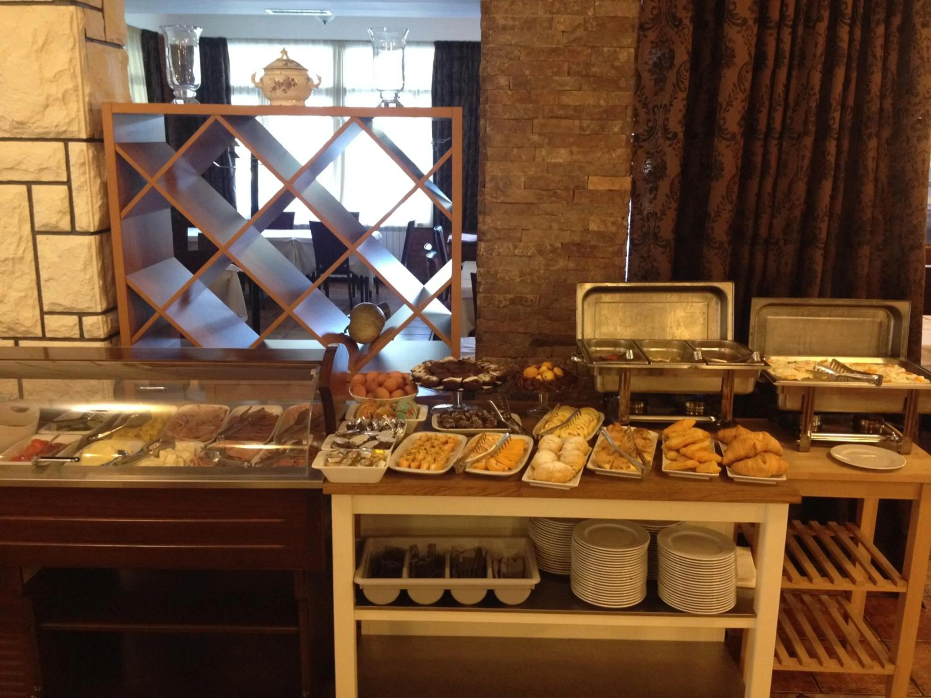 Restaurant/places to eat in Hotel 1000 Ruza